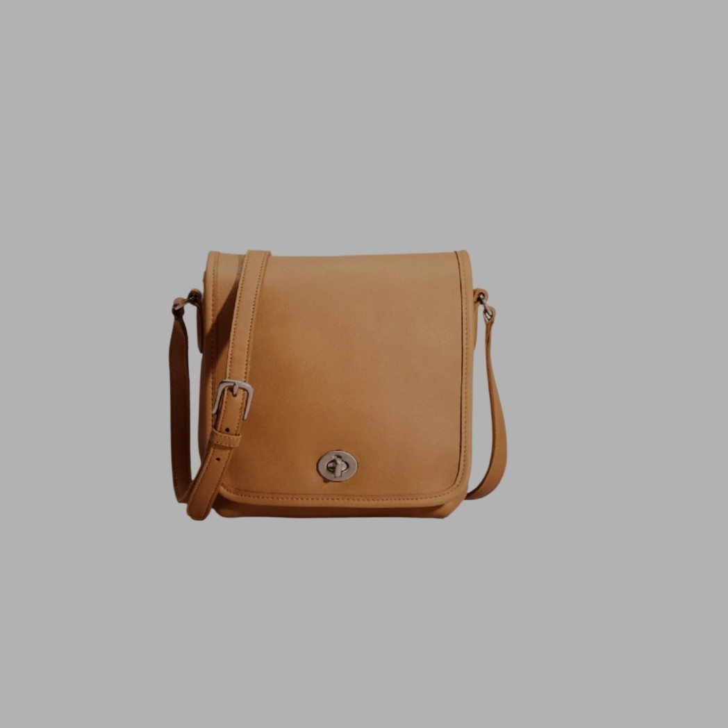 VTG 1991 COACH 9076 Companion Flap Bag Khaki USA Made Glovetanned Leather - Used