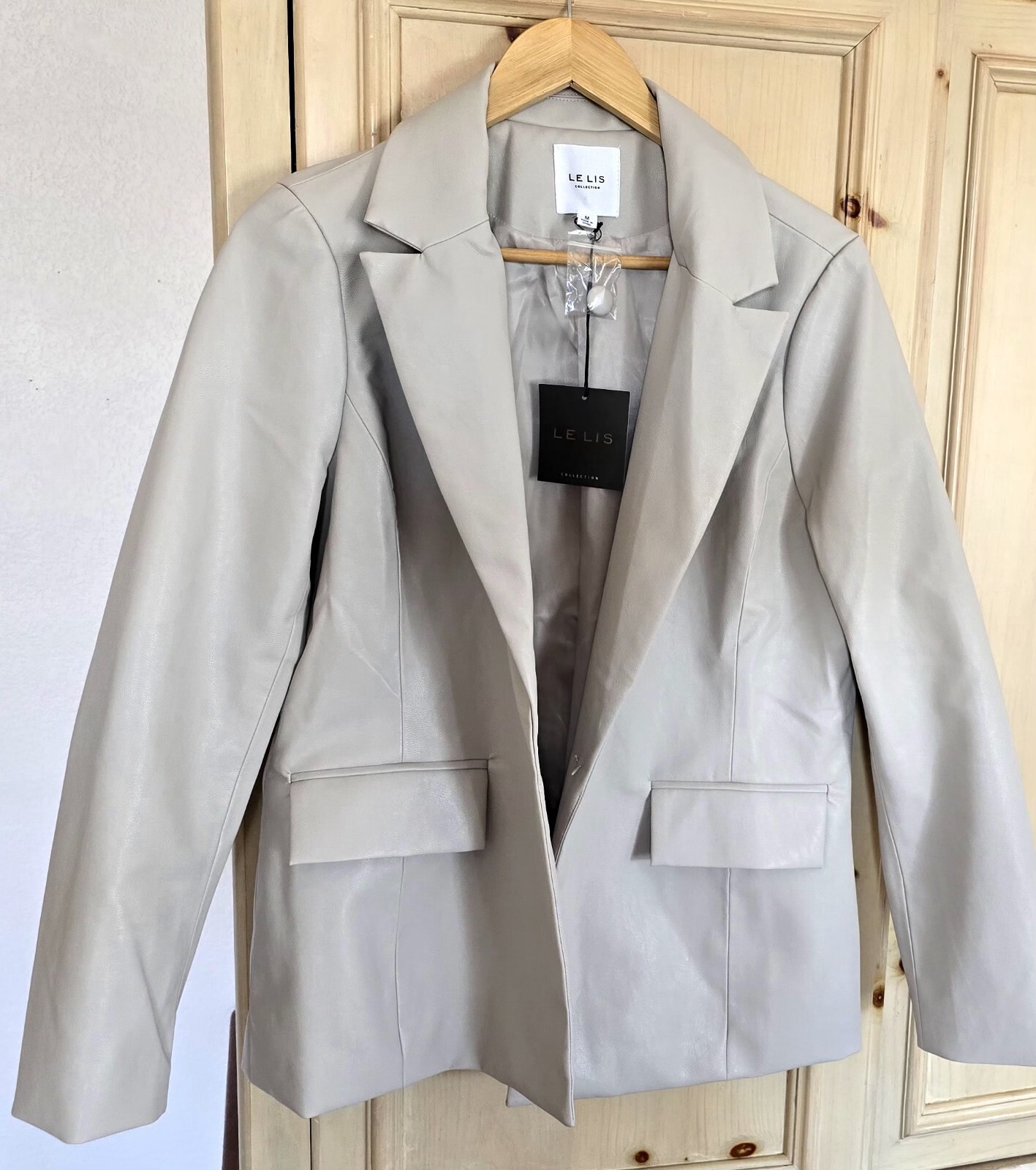 Le Lis Women’s Vegan Leather Blazer, Cream, Size M – Style Meets Sophistication