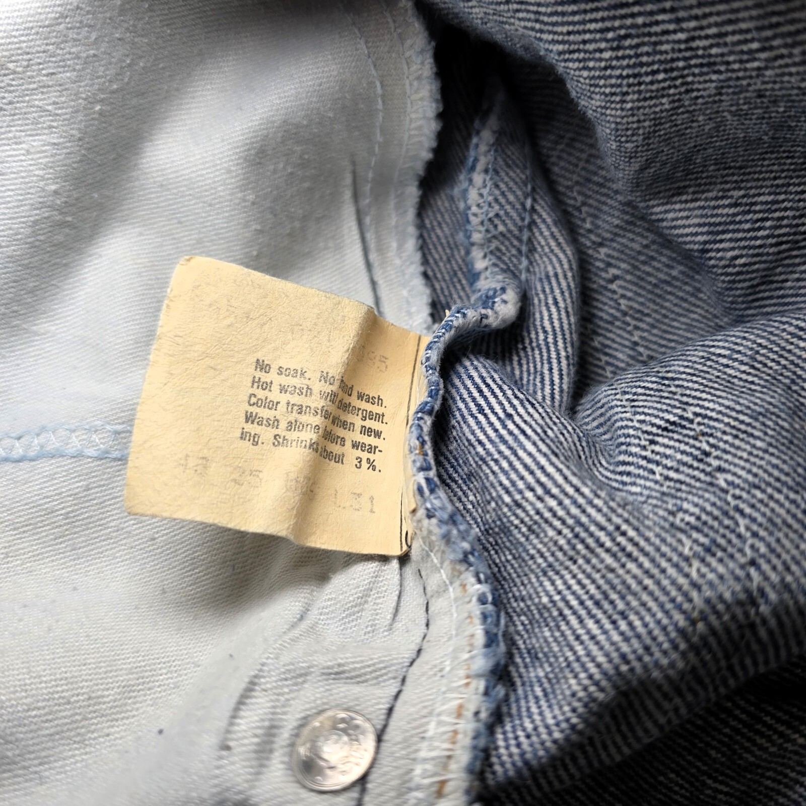Iconic Vintage Levi’s Jeans – Men’s Size 36 with Orange Tab!