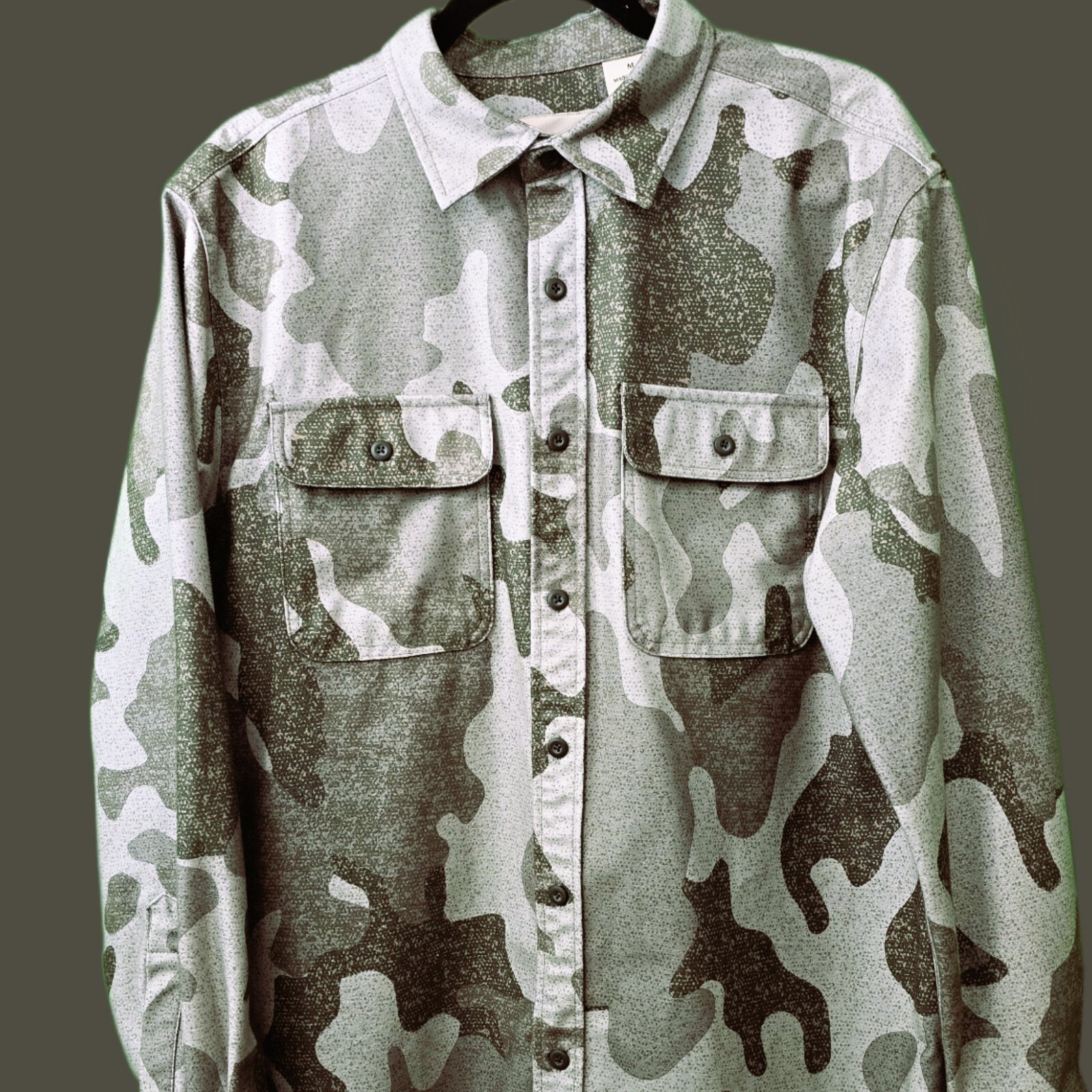 Victory Outfitters Men’s Long Sleeve 2-Pocket Shirt – Gray Camo – Size Medium