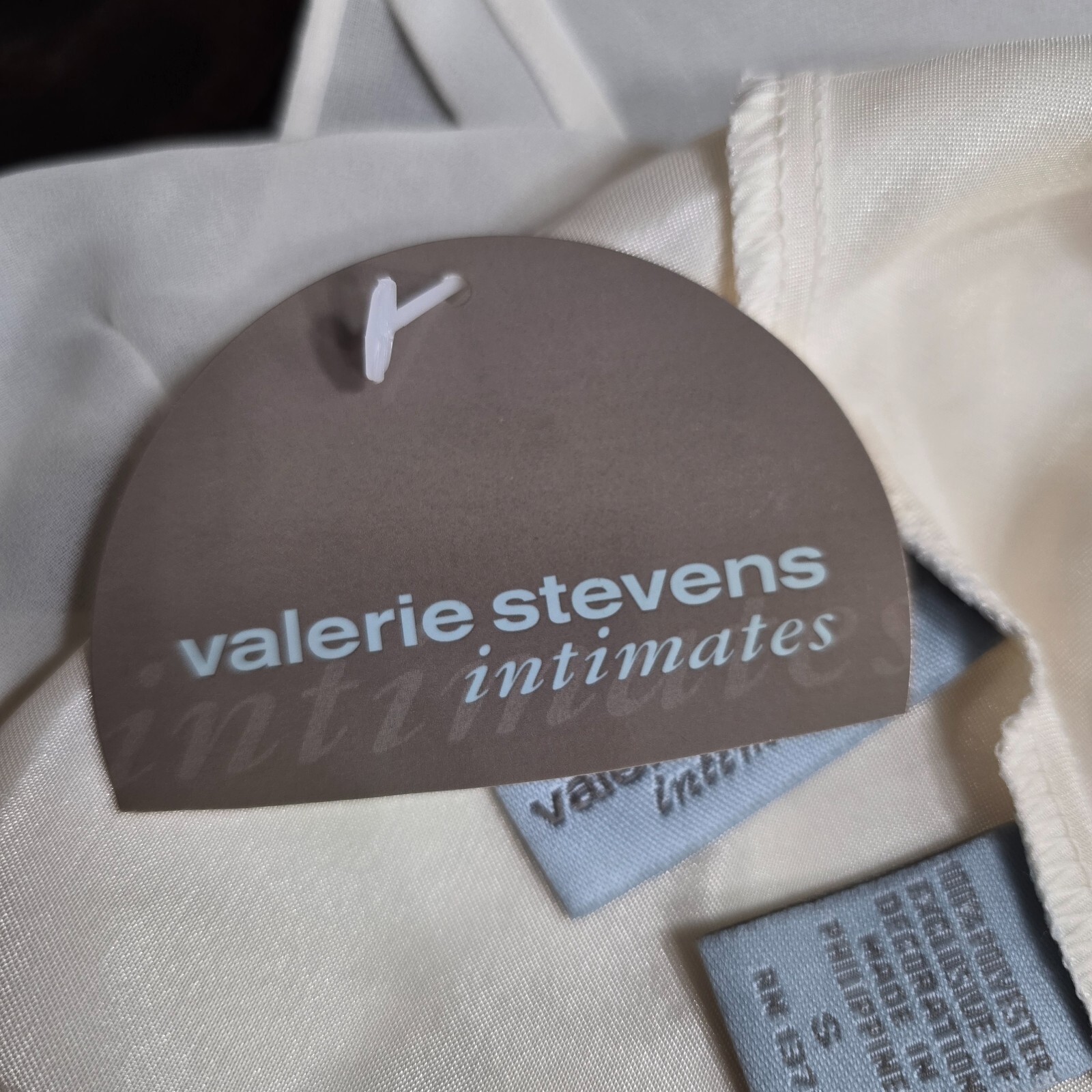 NWT VALERIE STEVENS NIGHTGOWN & ROBE SET, CREAM, SIZE S