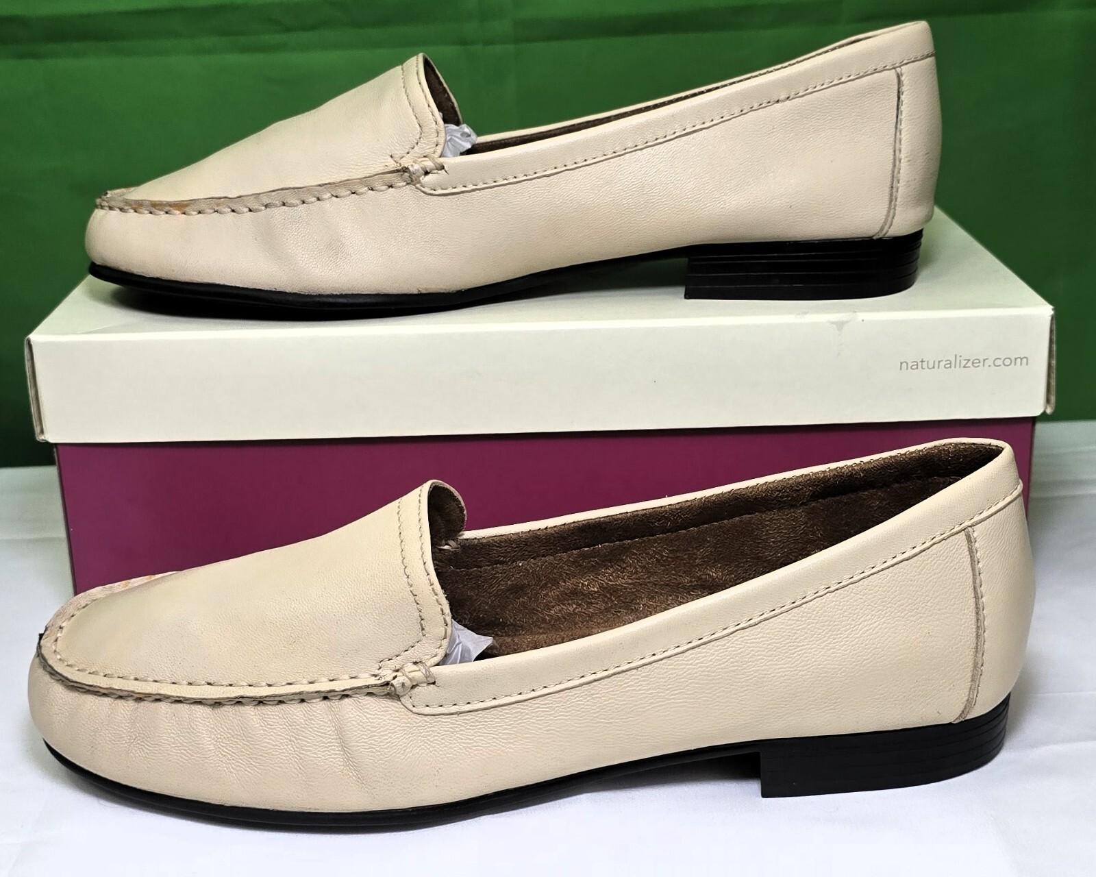 Naturalizer Women’s Loafers in Beige Leather – Brand New and Chic