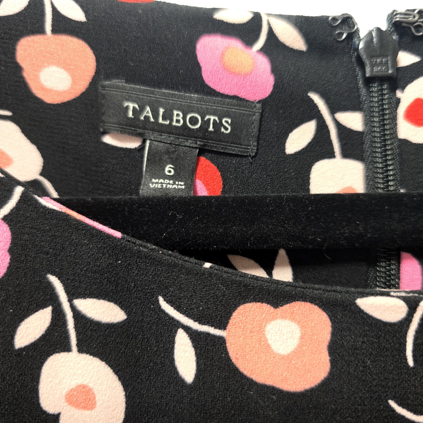 Talbots Women’s Floral Jewel Neck Shift Dress – Black with Ruffle Hem | Size 6