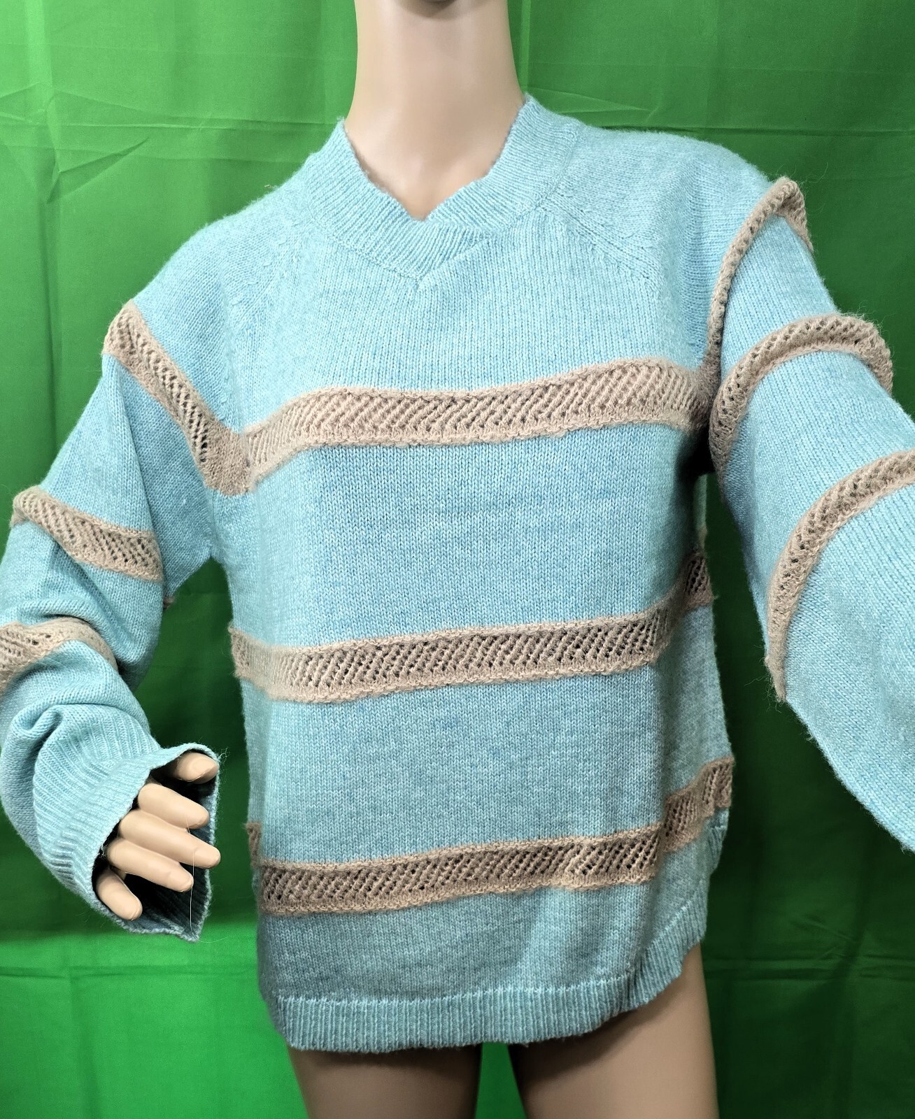 Wit & Wisdom Stripe V-Neck Sweater in Teal Lagoon/Natural - Size M