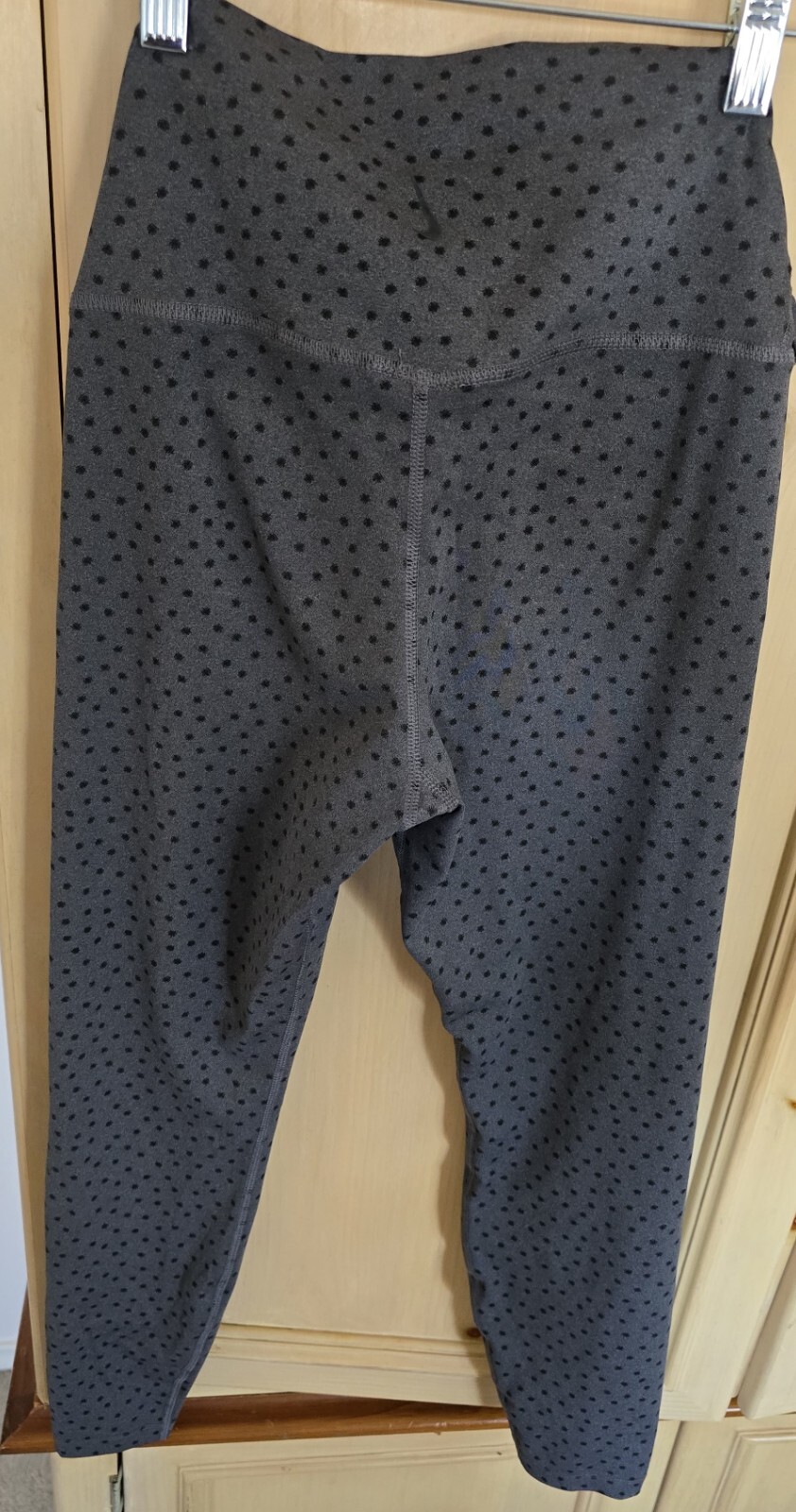 Nike Women's Yoga Twist-Waist High-Rise 7/8 Length Leggings Gray/Black Size S.
