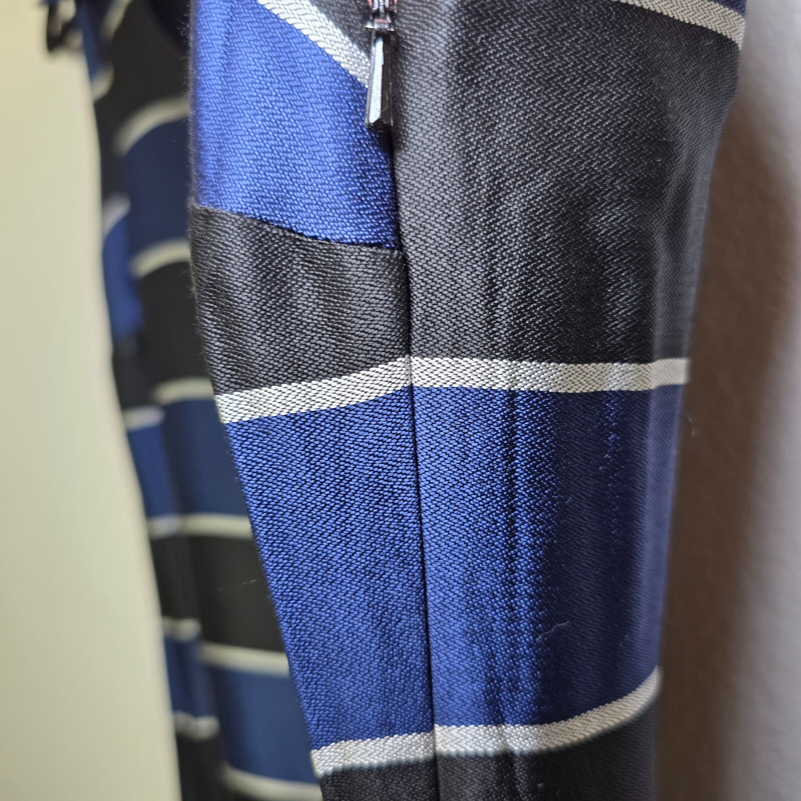 Banana Republic Women’s Size 6 Striped Shift Dress Navy Black Ruffle Neck Sleeve
