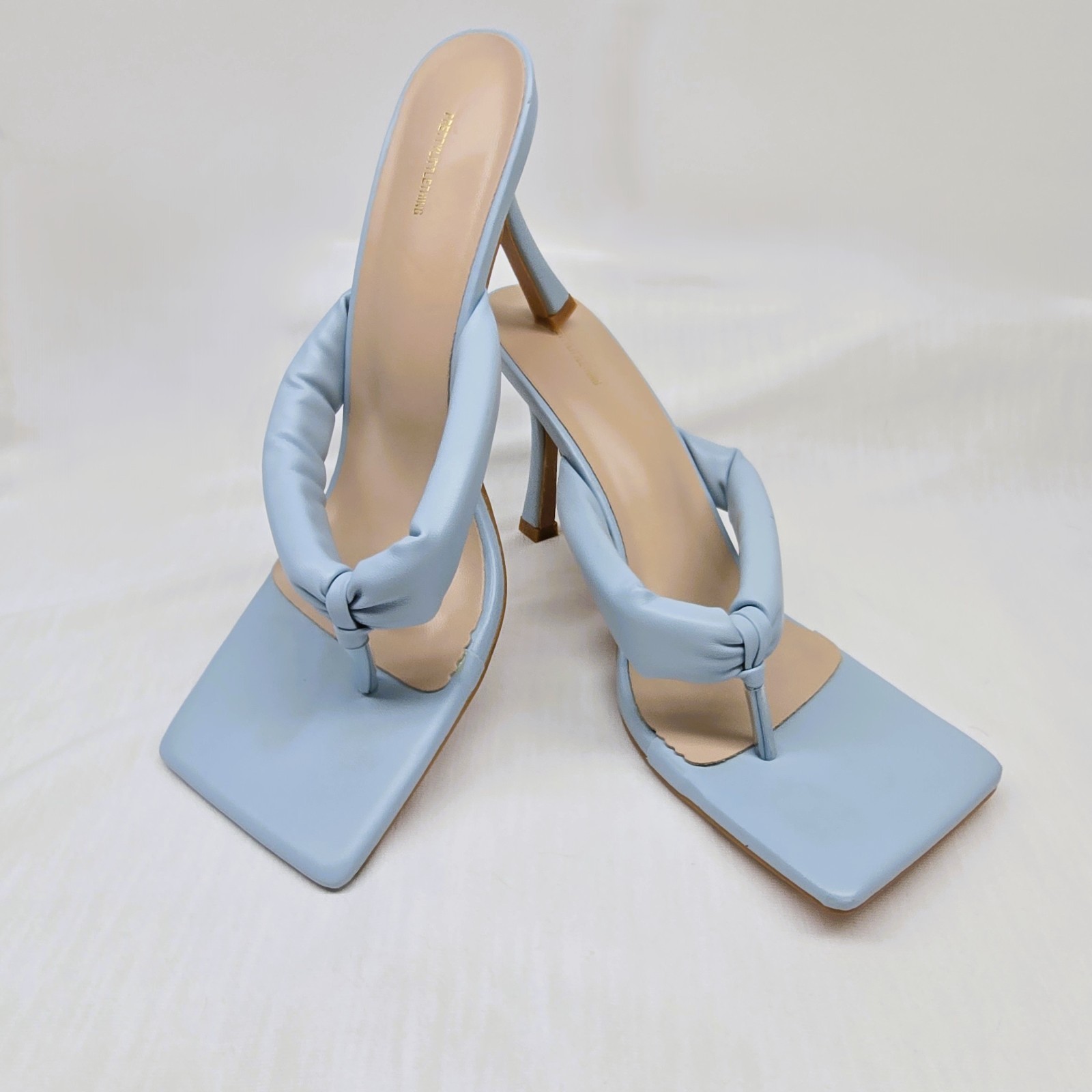 PrettyLittleThing Women's Blue Square Toe Thong Mid Heel Sandals US 8 – New