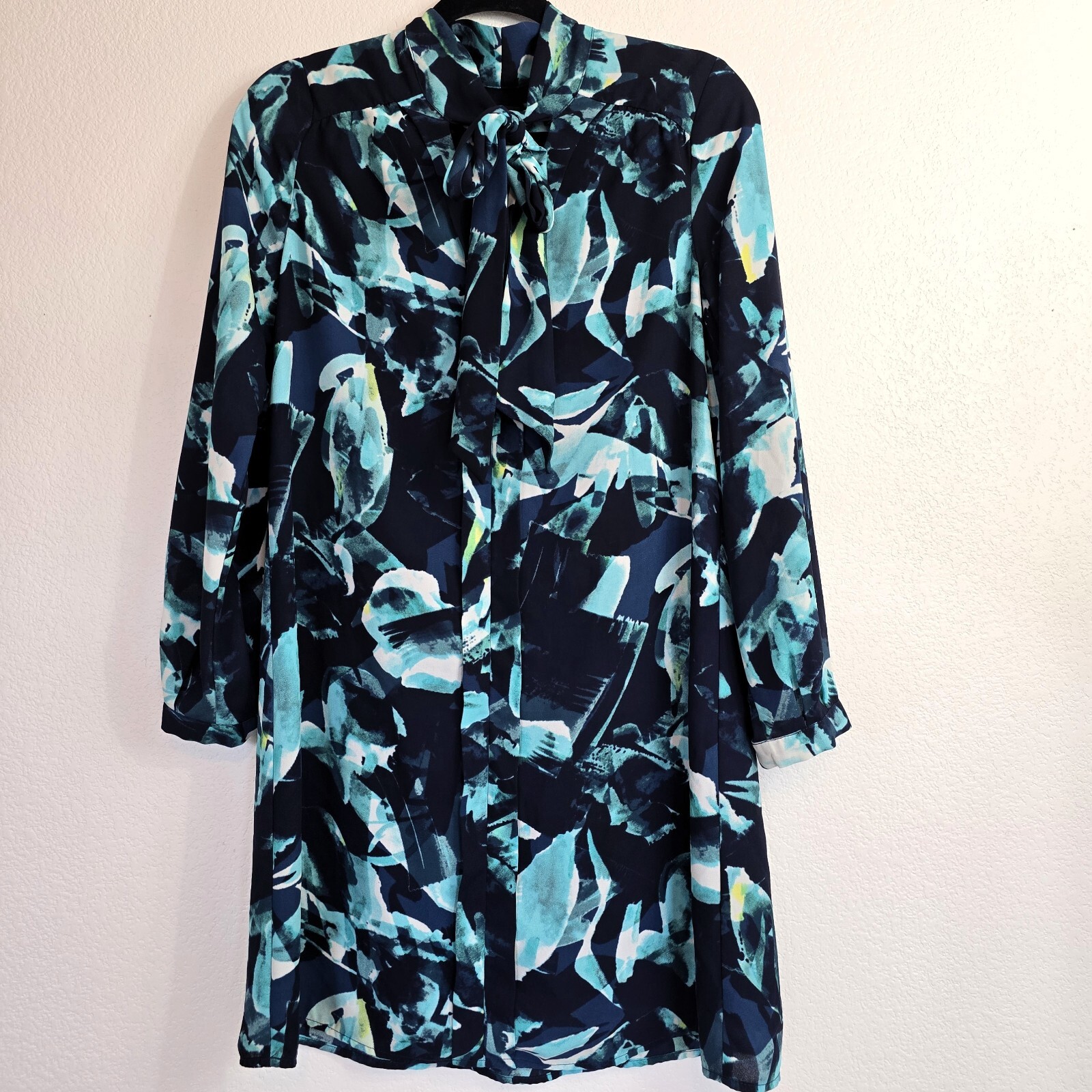 Cupio Tie Neck Abstract Dress Size S Long Sleeve Lined Blue Shift Style