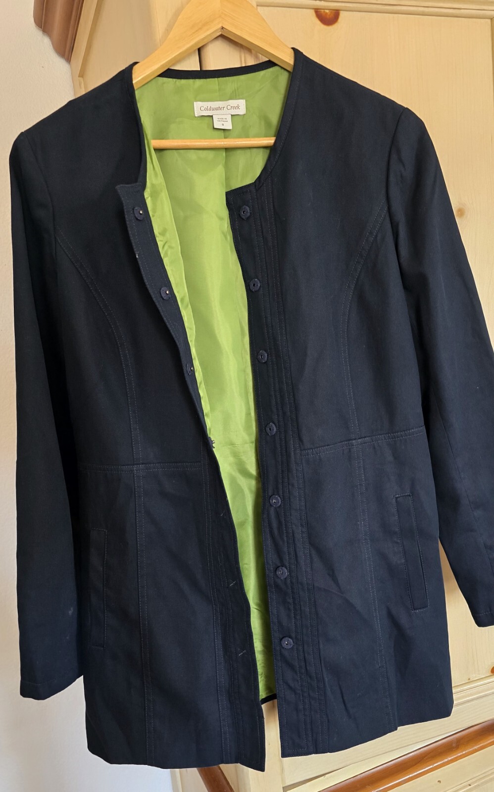 Stylish Coldwater Creek Navy Jacket – Perfect Fit, Versatile Look, Size 8!