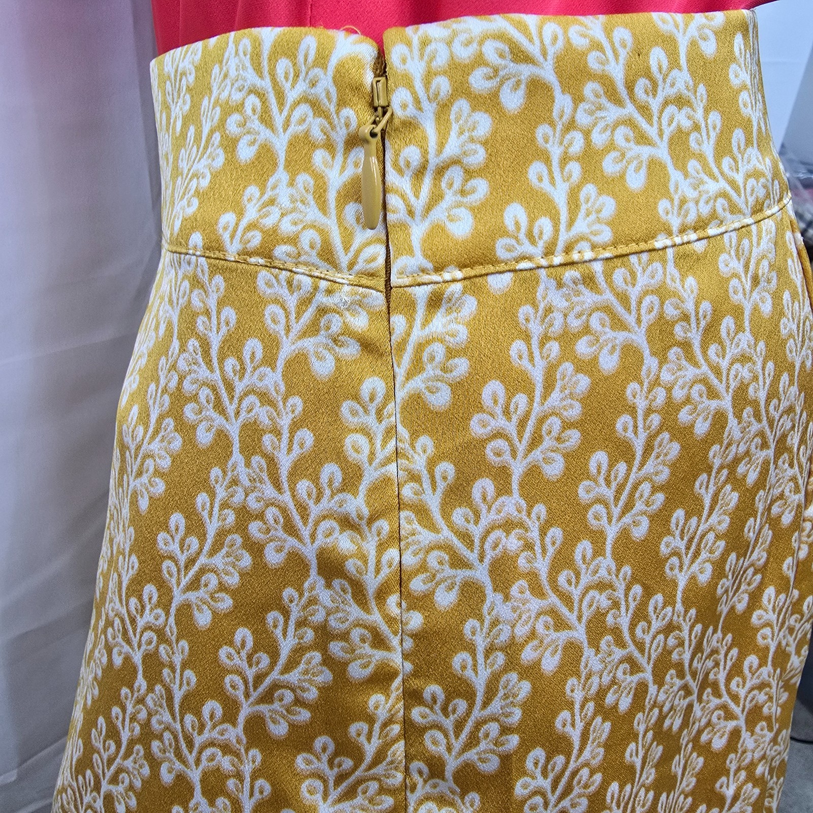 LOFT Gold Floral Satin Midi Skirt Size 0 A-Line Front Slit Yellow White Floral