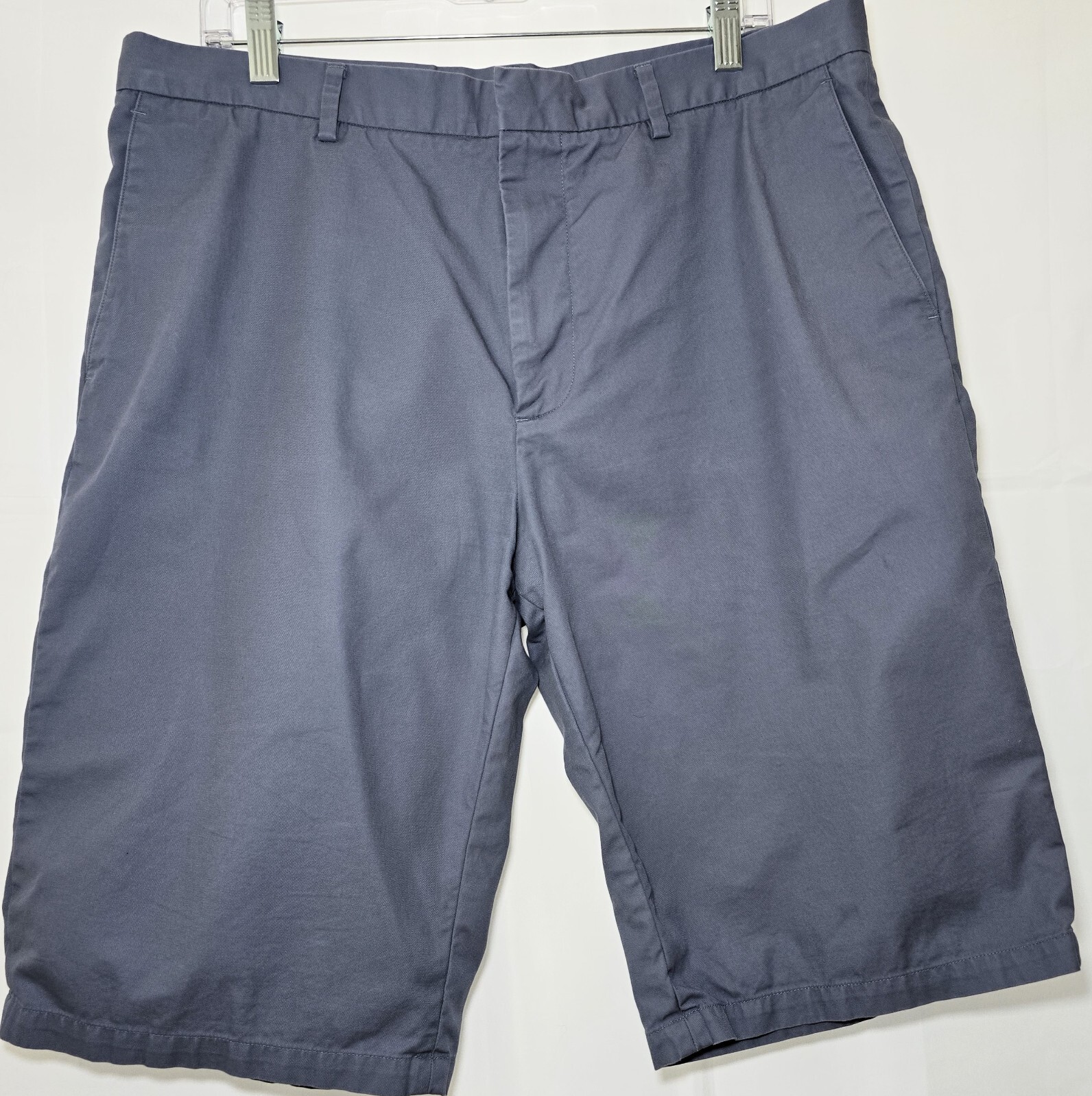 COS Classic Chino Shorts Men’s Size 36 Dark Gray – Timeless and Versatile Style!