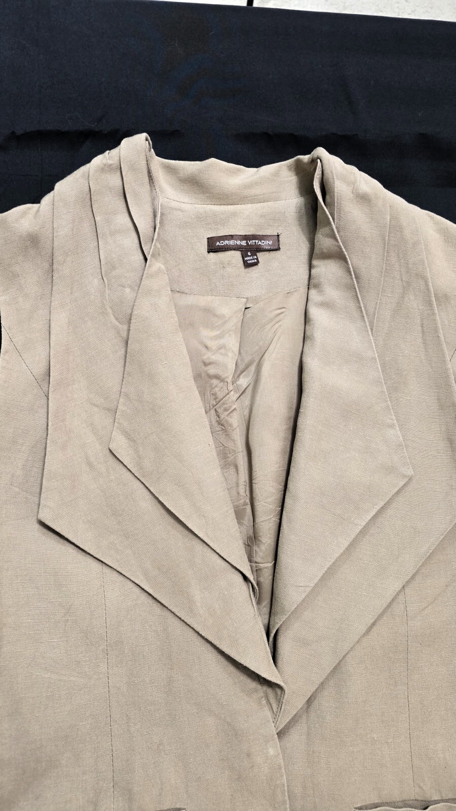 Adrienne Vittadini Women’s Sleeveless Khaki Vest, Size 6 – Linen-Blend Elegance!