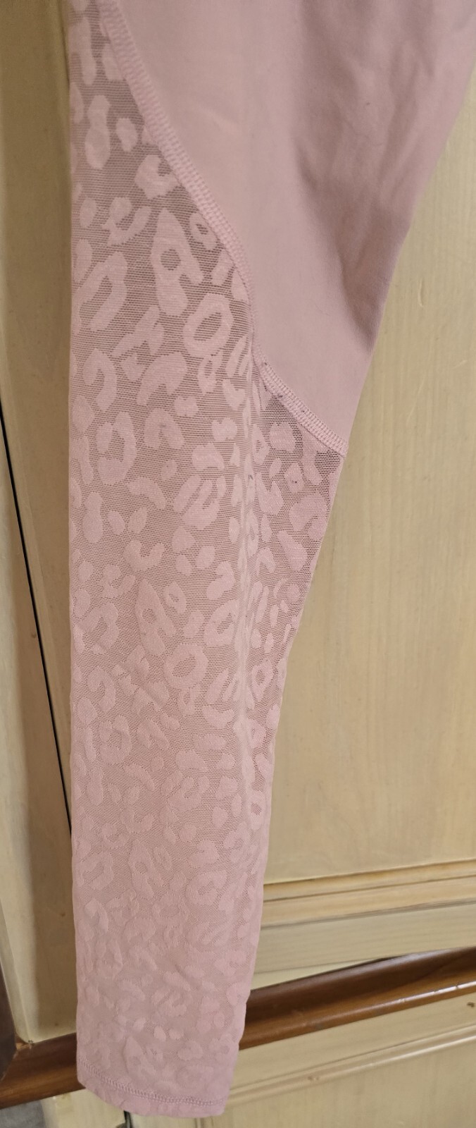 VICTORIA'S SECRET Sport Knockout Skinny Leggings XS Leopard Stretch Mesh Pink