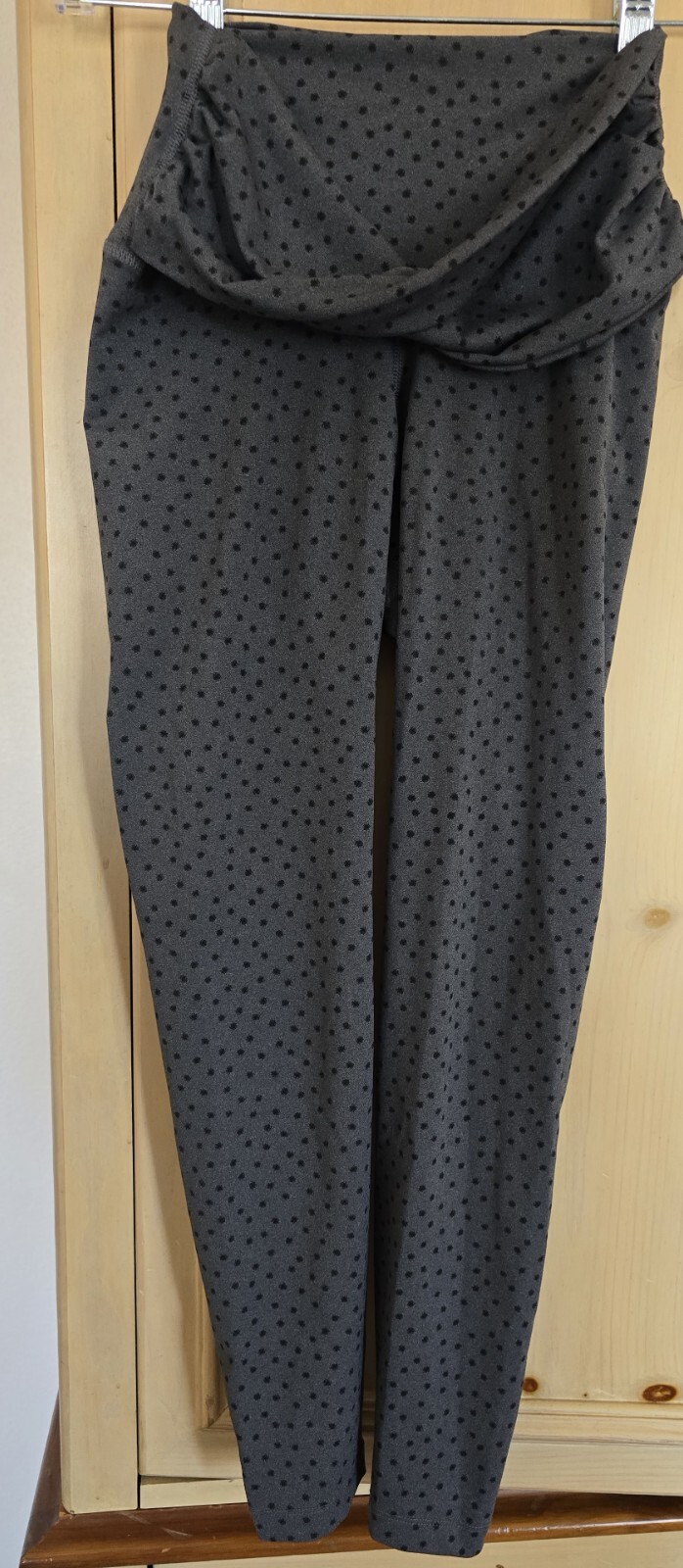 Nike Women's Yoga Twist-Waist High-Rise 7/8 Length Leggings Gray/Black Size S.