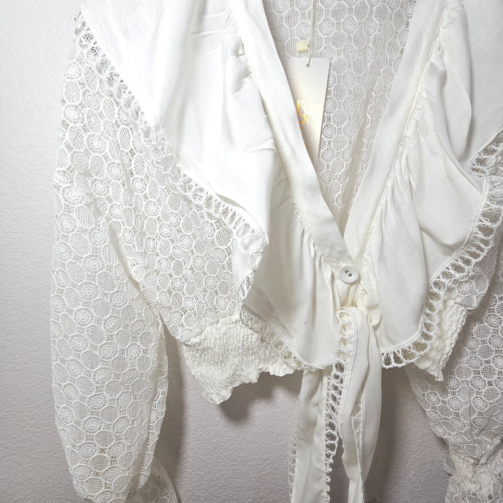 HUSH Women’s Off White Lace Ruffle Boho Cropped Blouse Long Sleeve Sz S