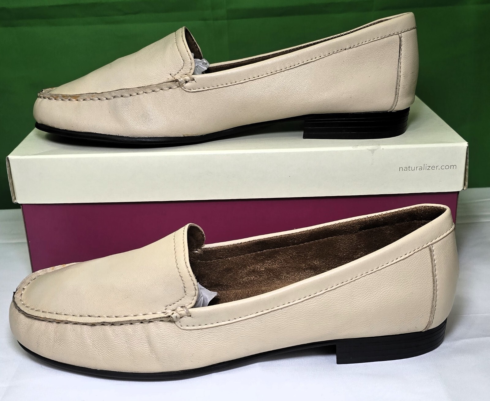 Naturalizer Women’s Loafers in Beige Leather – Brand New and Chic