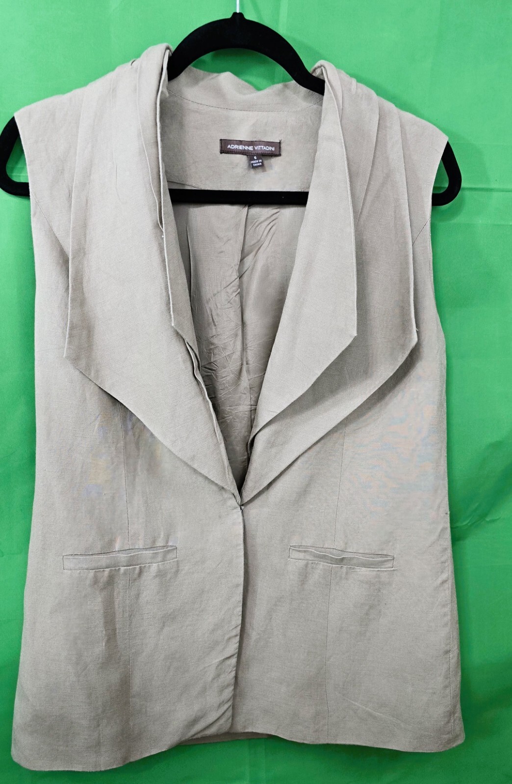 Adrienne Vittadini Women’s Sleeveless Khaki Vest, Size 6 – Linen-Blend Elegance!