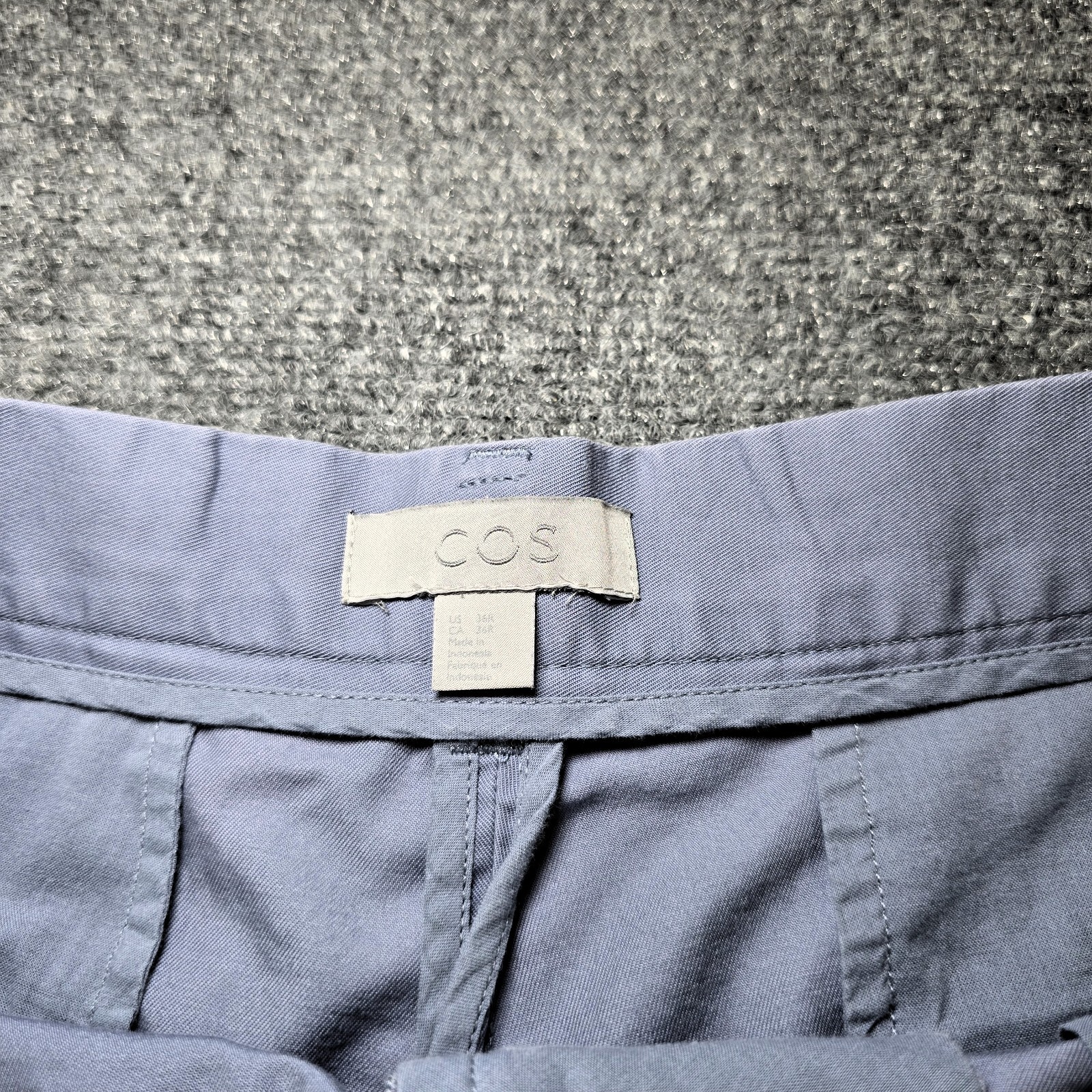 COS Classic Chino Shorts Men’s Size 36 Dark Gray – Timeless and Versatile Style!