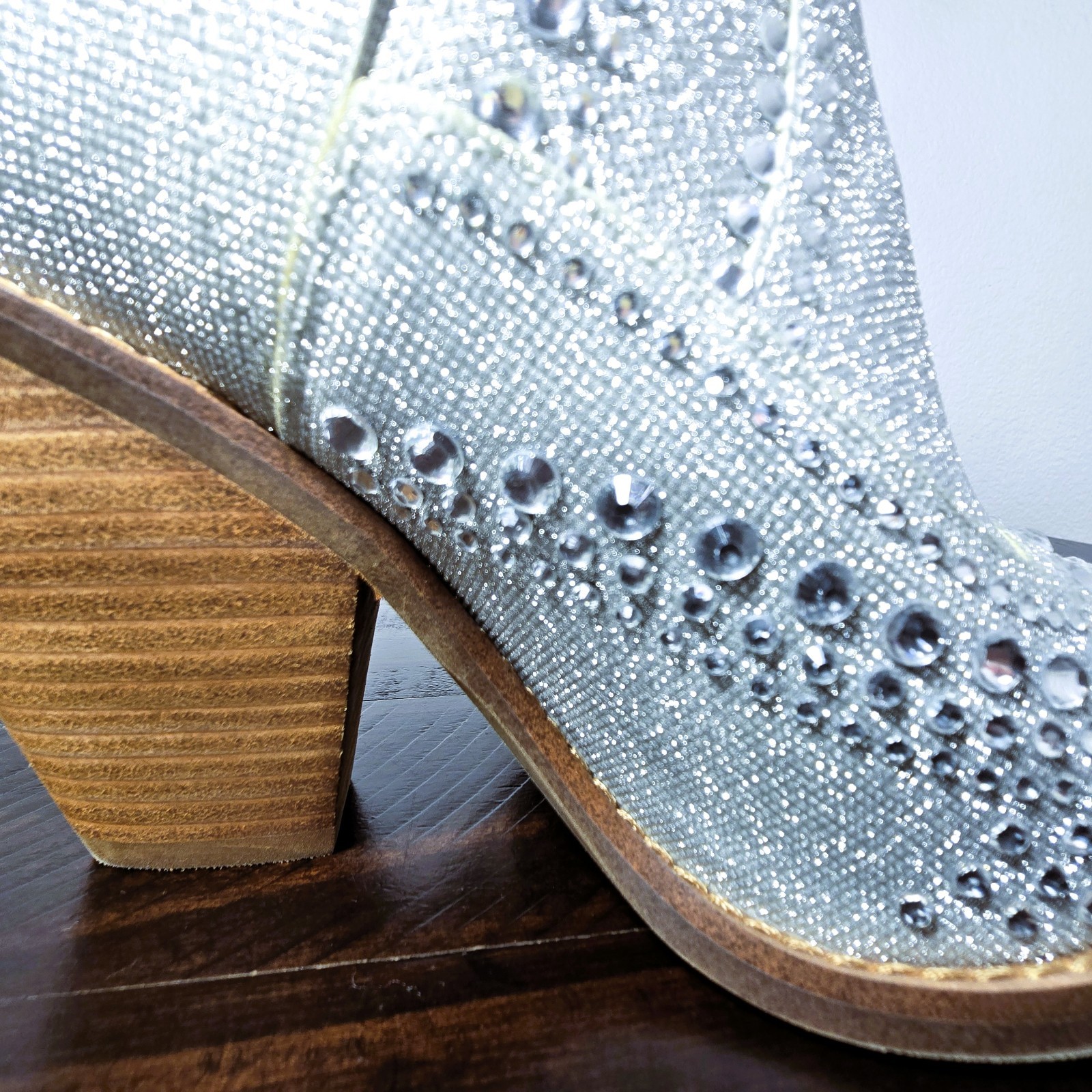 Gianni Bini Jeweled Silver Glitter Cowboy Booties Women’s 8 M Western Heels