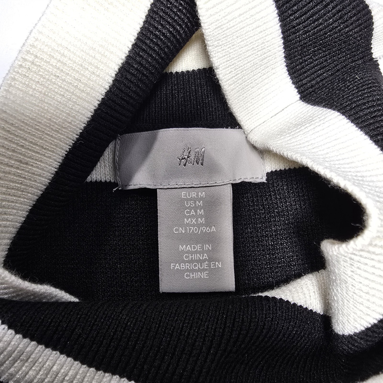 H&M Women’s Striped Turtleneck Sweater Black Ivory Fine Knit Size M