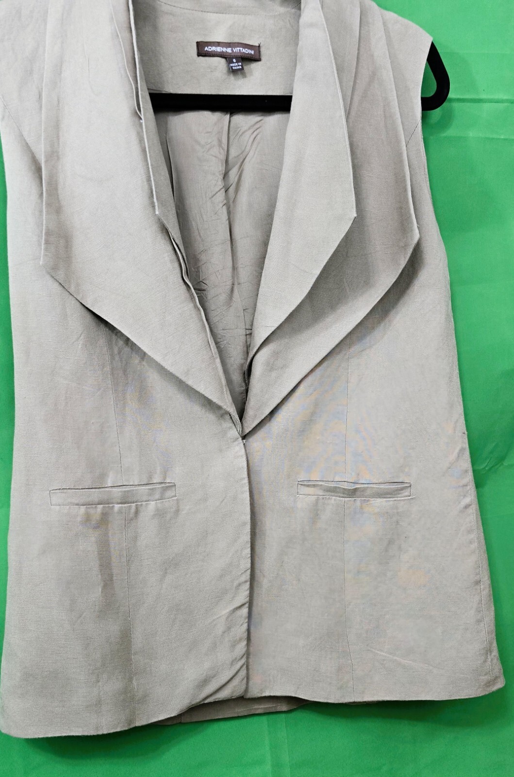 Adrienne Vittadini Women’s Sleeveless Khaki Vest, Size 6 – Linen-Blend Elegance!