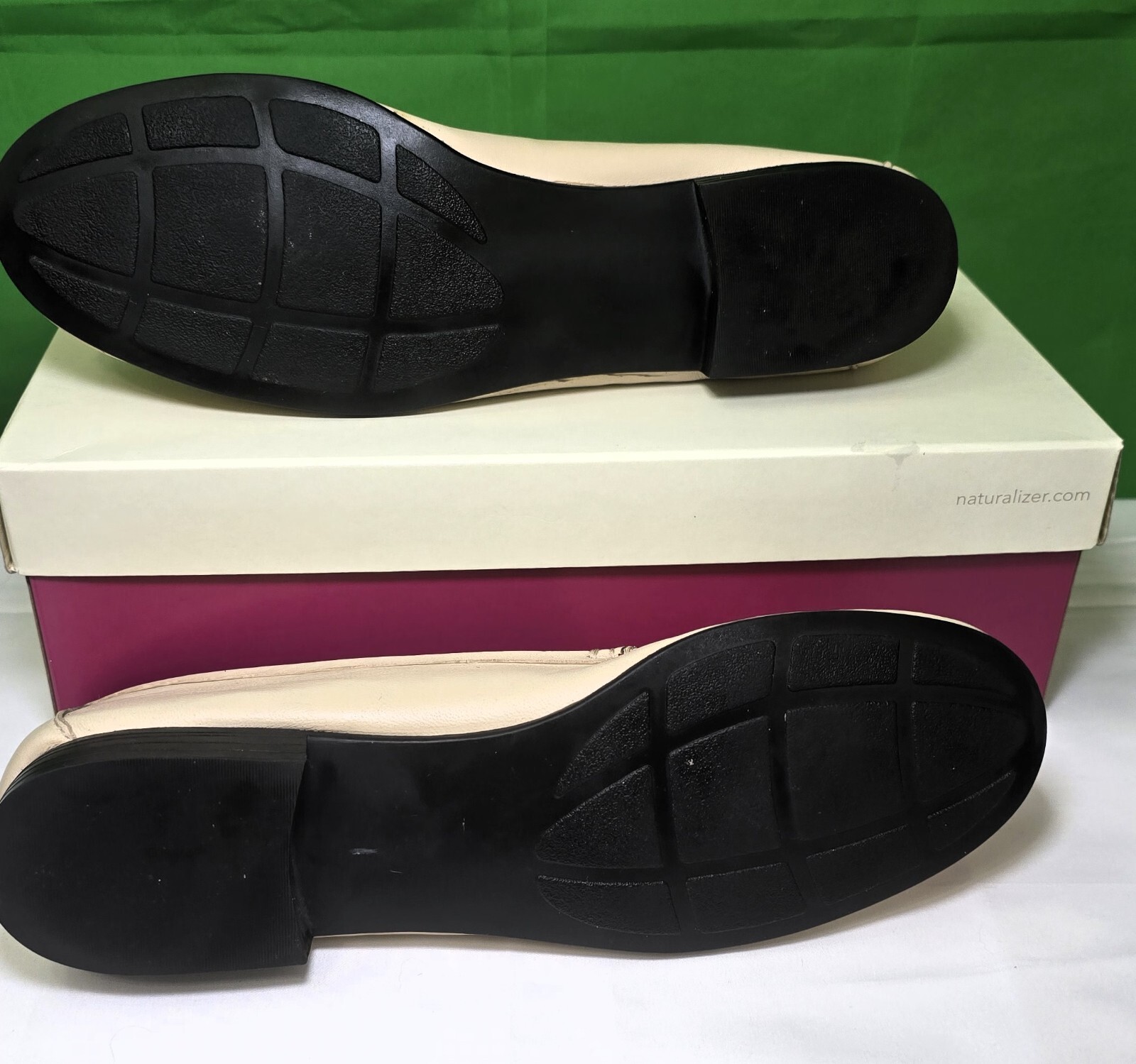 Naturalizer Women’s Loafers in Beige Leather – Brand New and Chic