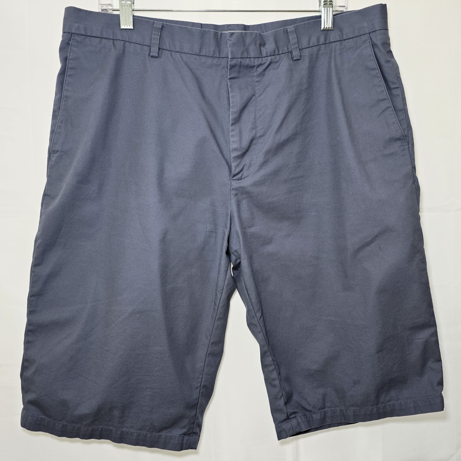 COS Classic Chino Shorts Men’s Size 36 Dark Gray – Timeless and Versatile Style!