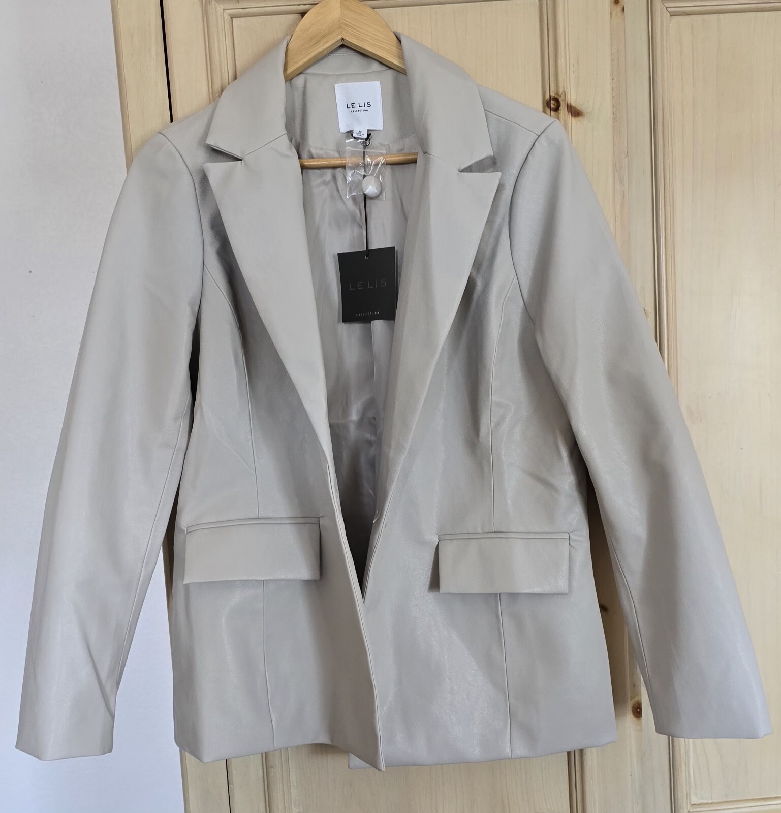 Le Lis Women’s Vegan Leather Blazer, Cream, Size M – Style Meets Sophistication