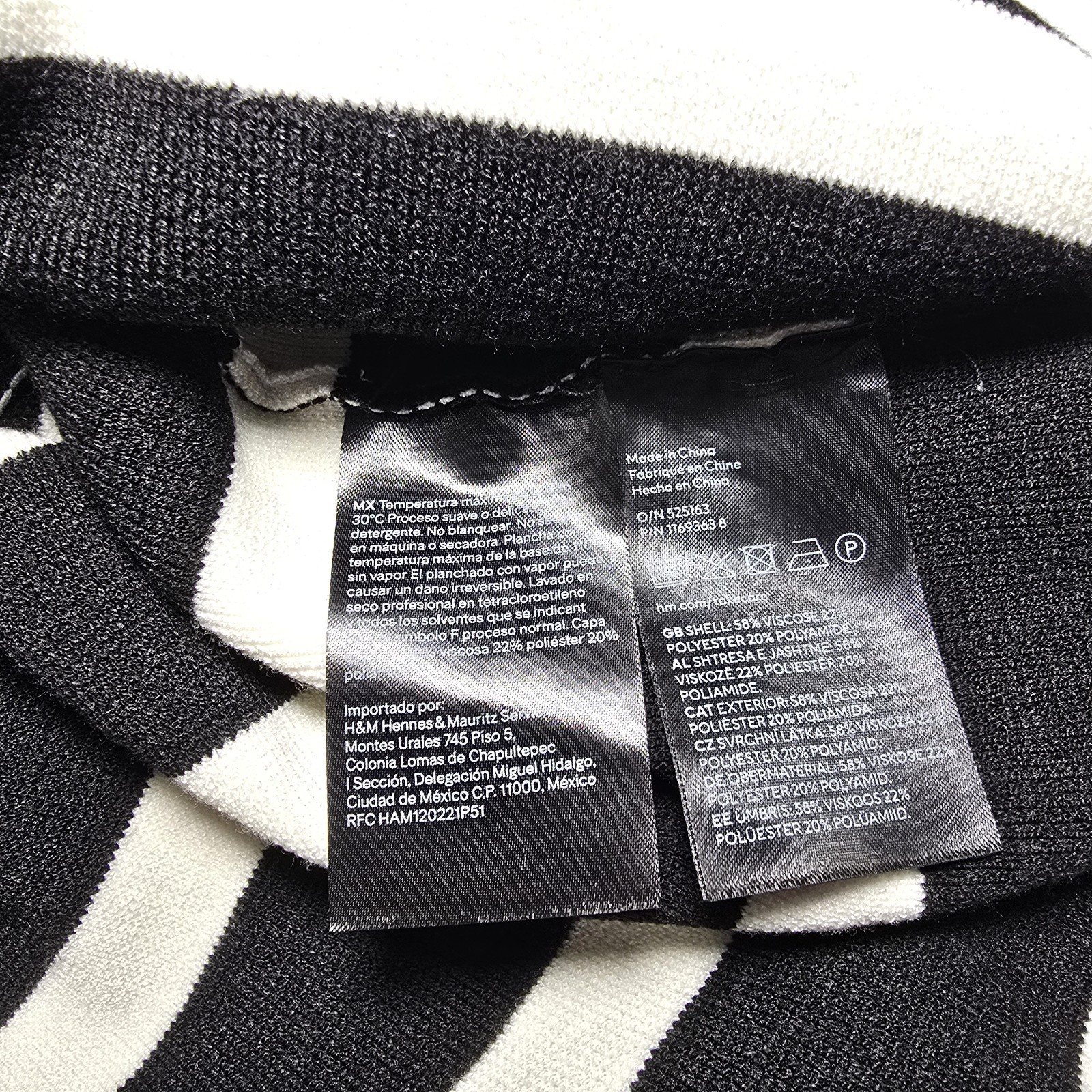 H&M Women’s Striped Turtleneck Sweater Black Ivory Fine Knit Size M