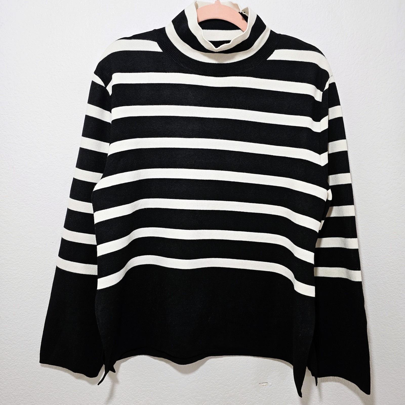 H&M Women’s Striped Turtleneck Sweater Black Ivory Fine Knit Size M