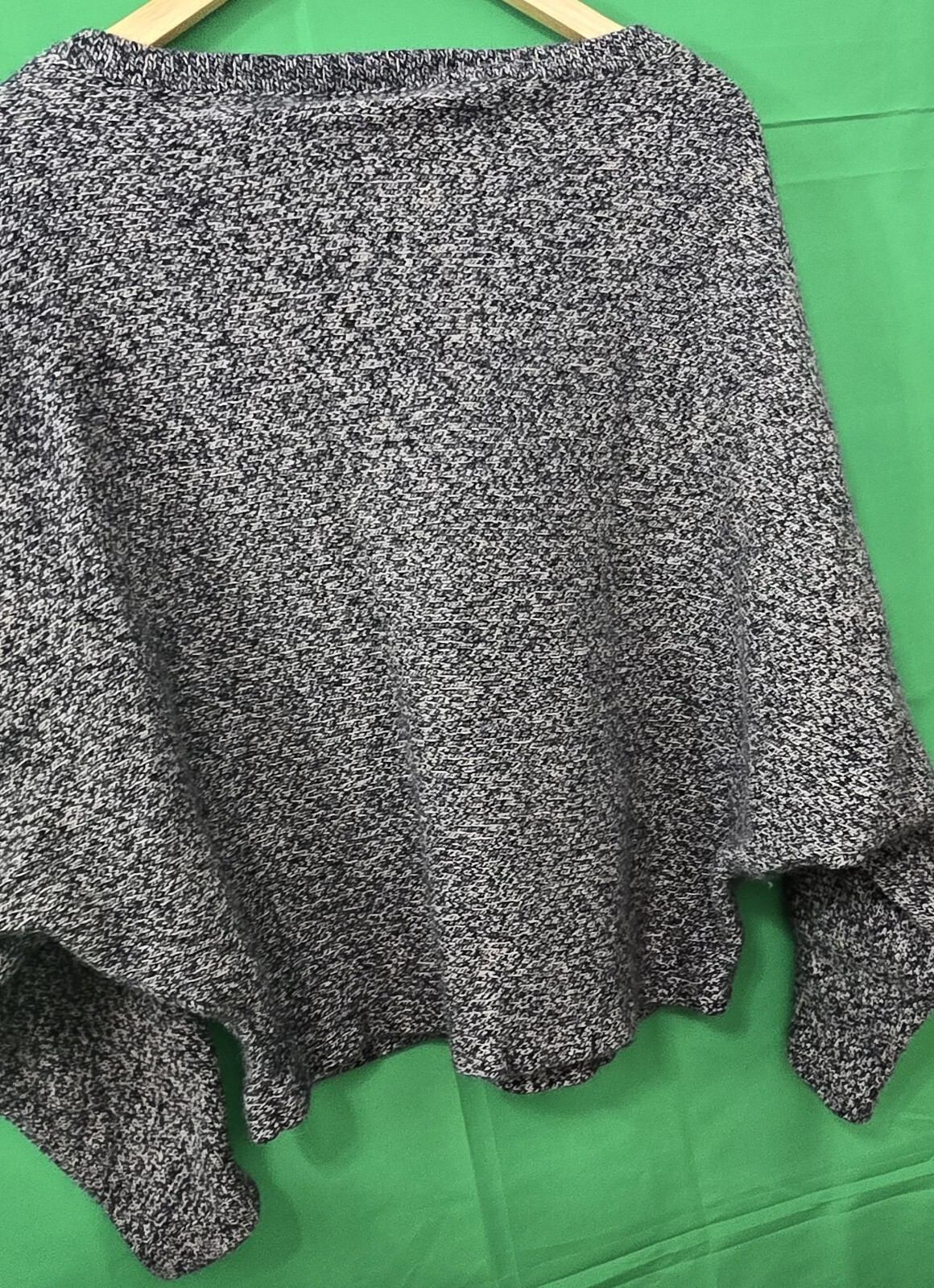 Premise Beautiful & Comfortable Black & Tan Sweater - Size M