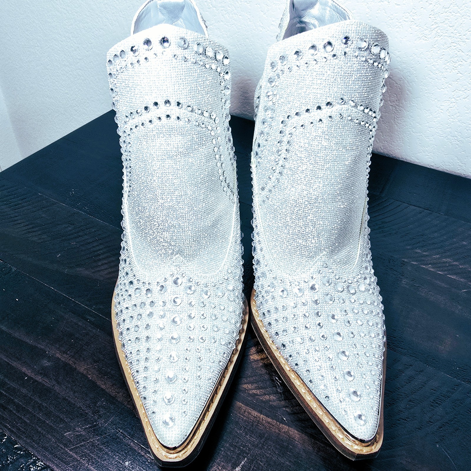 Gianni Bini Jeweled Silver Glitter Cowboy Booties Women’s 8 M Western Heels