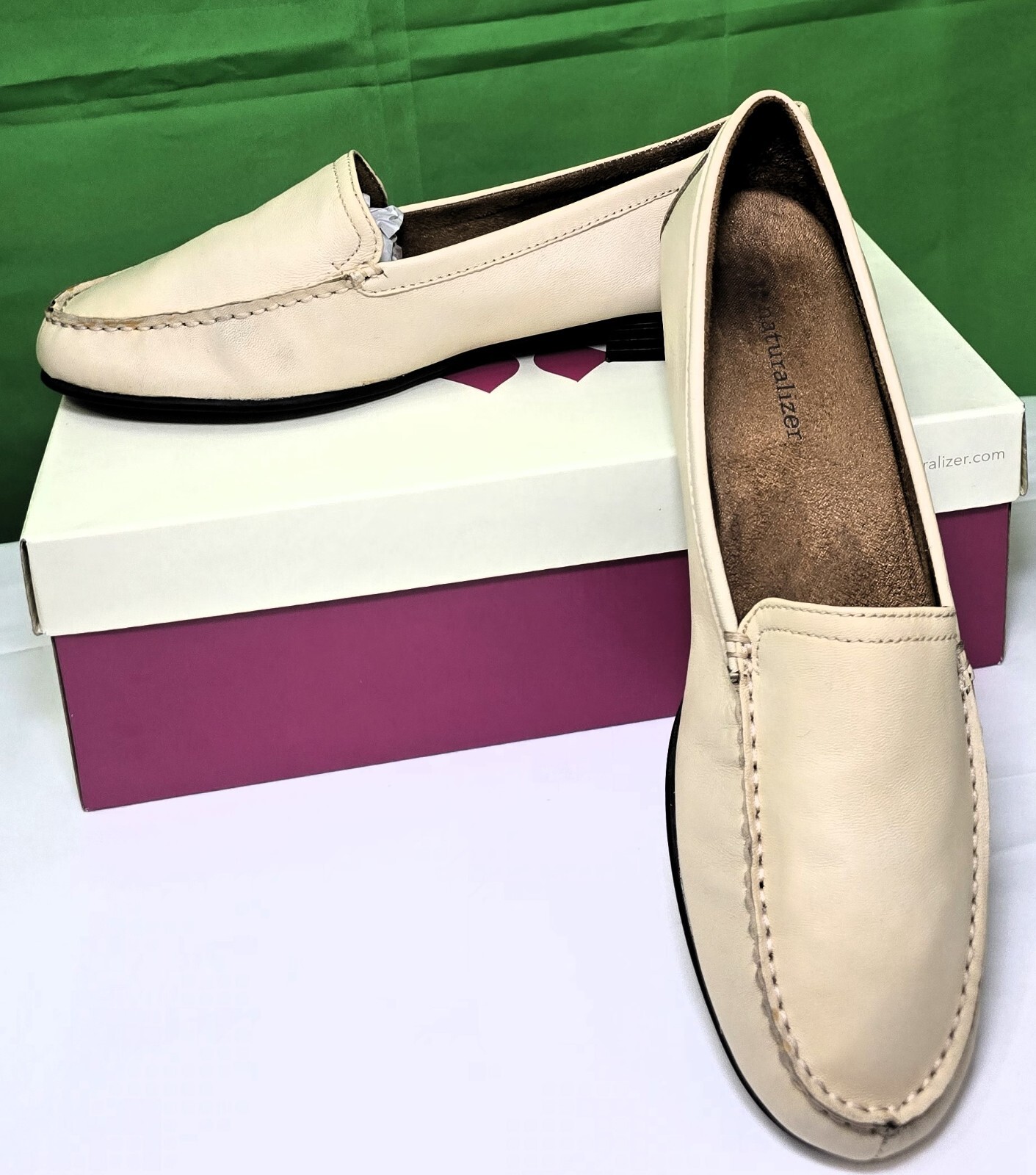 Naturalizer Women’s Loafers in Beige Leather – Brand New and Chic