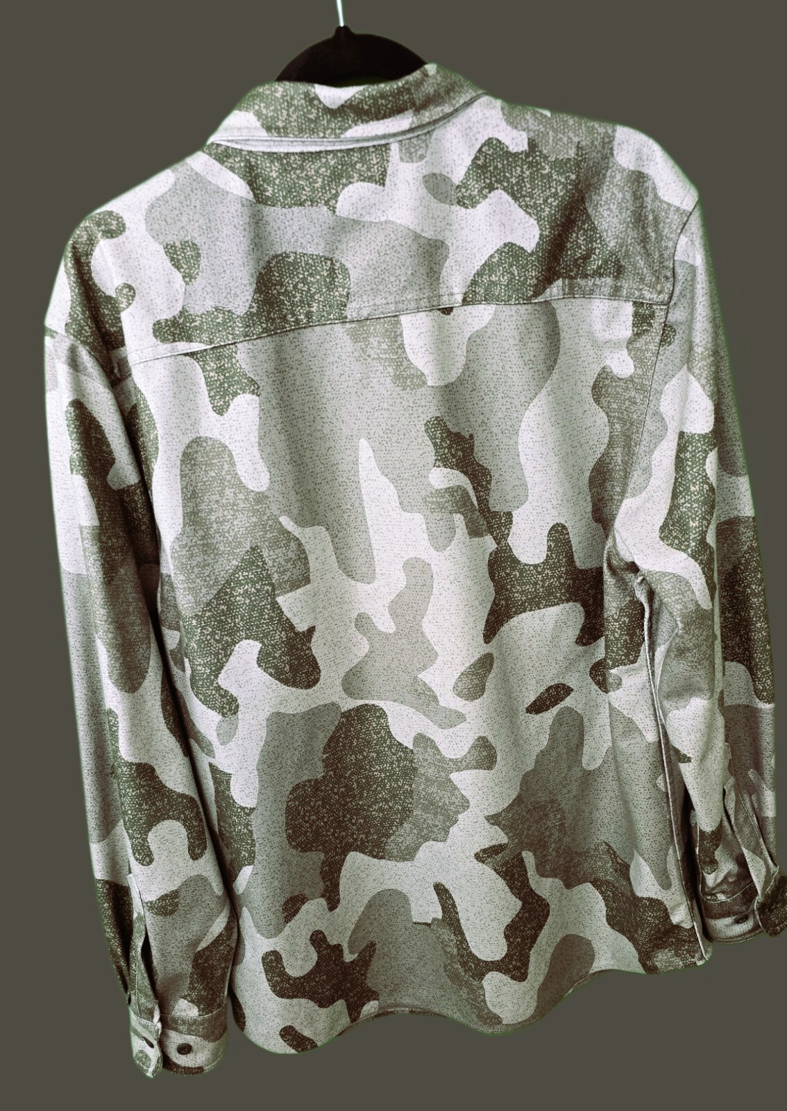 Victory Outfitters Men’s Long Sleeve 2-Pocket Shirt – Gray Camo – Size Medium