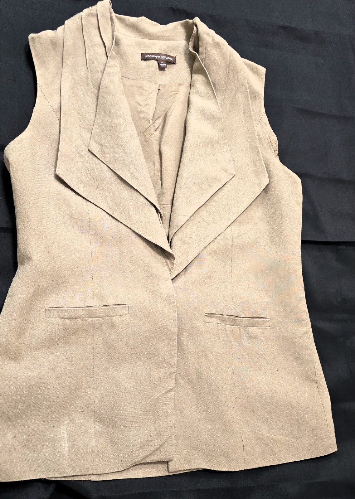 Adrienne Vittadini Women’s Sleeveless Khaki Vest, Size 6 – Linen-Blend Elegance!