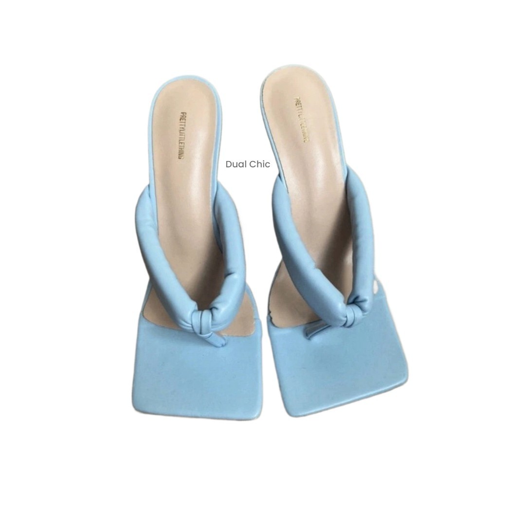 PrettyLittleThing Women's Blue Square Toe Thong Mid Heel Sandals US 8 – New