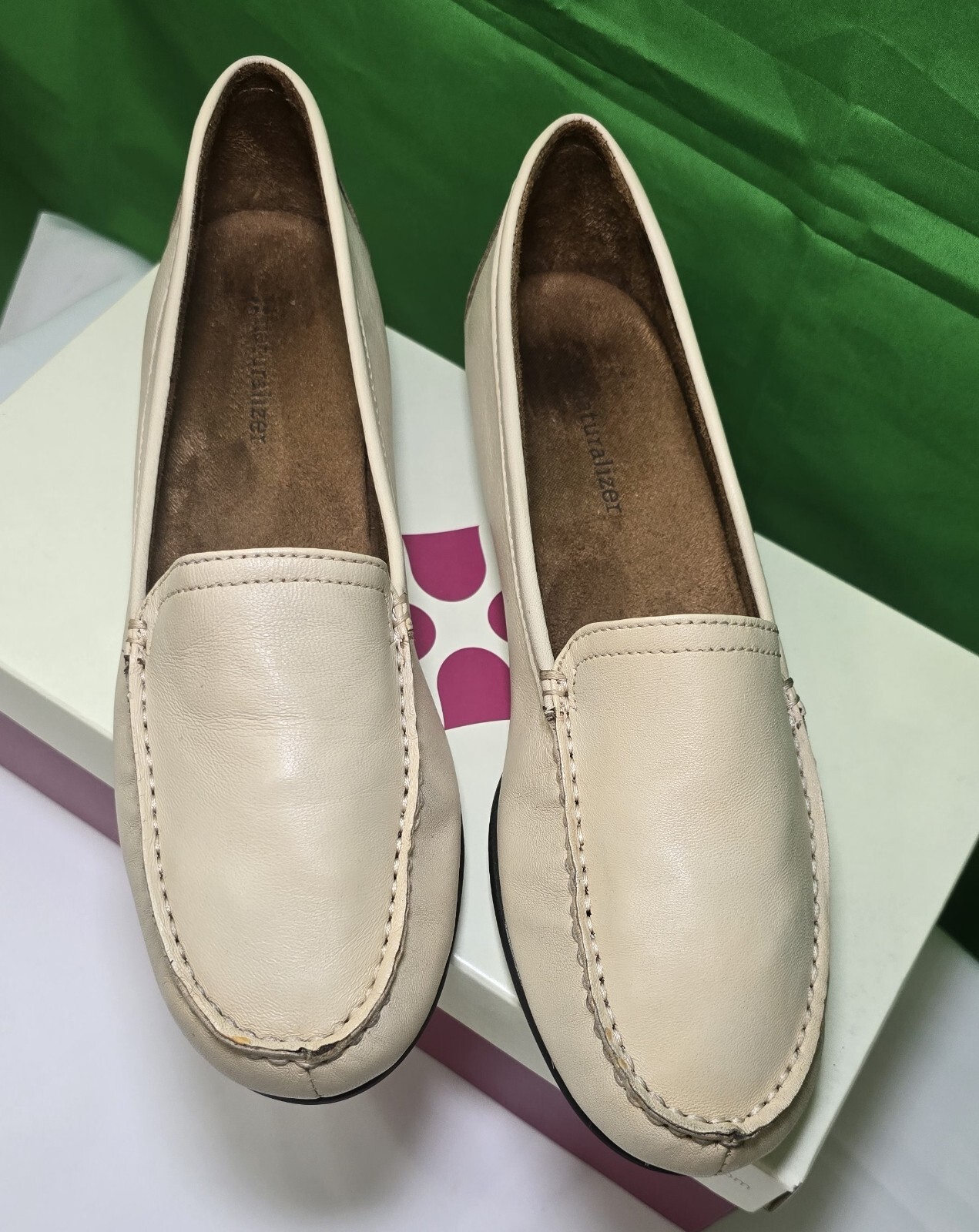 Naturalizer Women’s Loafers in Beige Leather – Brand New and Chic