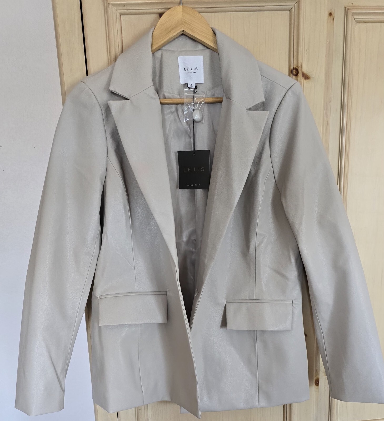 Le Lis Women’s Vegan Leather Blazer, Cream, Size M – Style Meets Sophistication