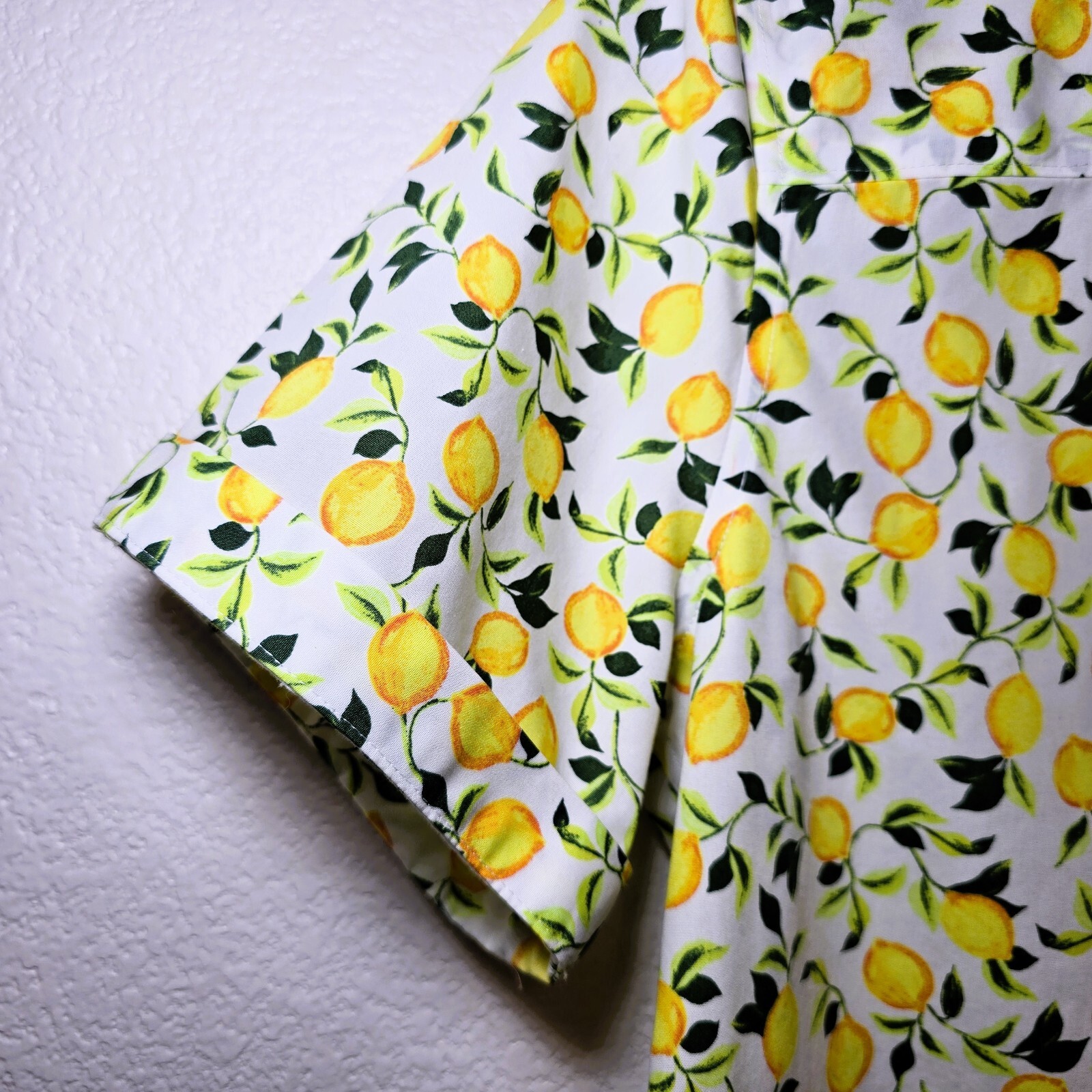 Lands’ End Women’s Wrinkle-Free No-Iron Shirt – Size S, White Lemons Print