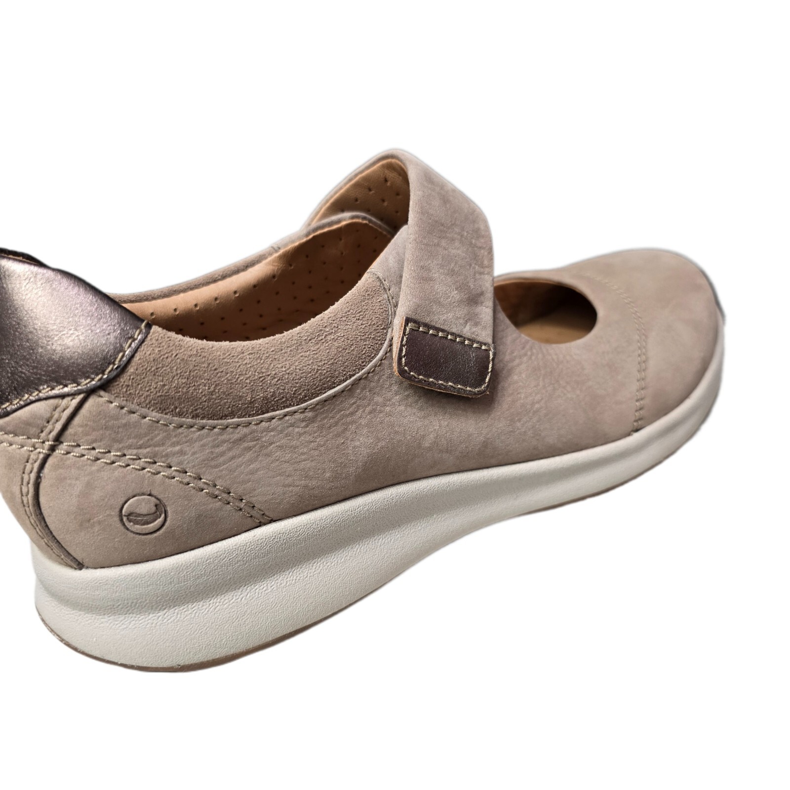 Clarks Un Adorn Strap Women's Casual Sneakers – Cris-Beige, Size 7.5
