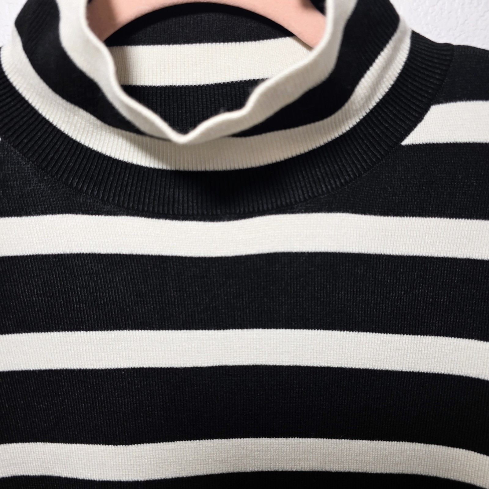 H&M Women’s Striped Turtleneck Sweater Black Ivory Fine Knit Size M