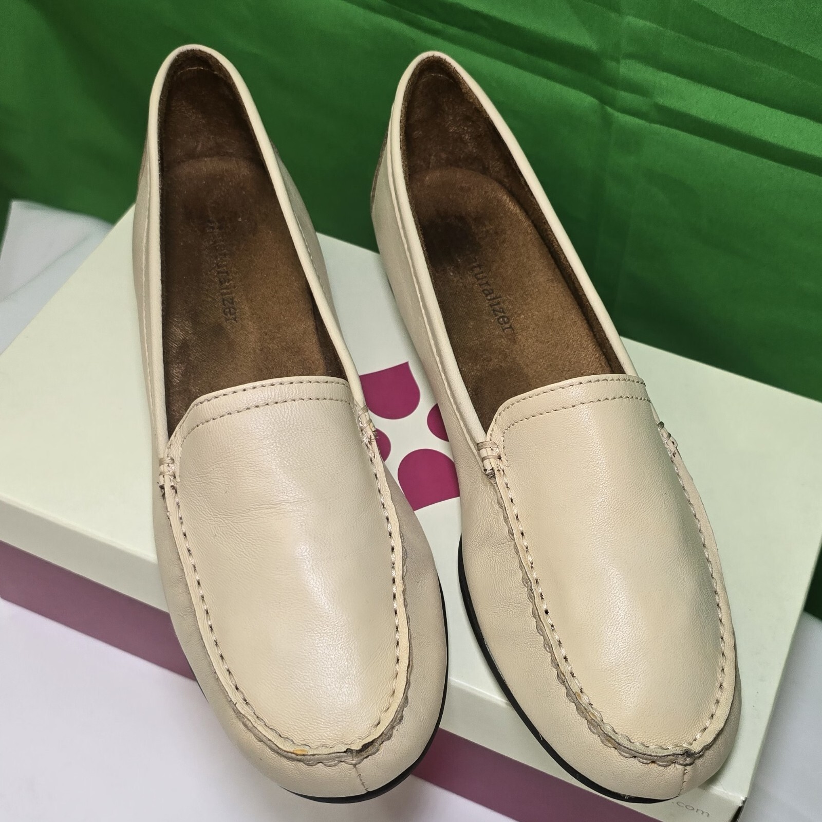 Naturalizer Women’s Loafers in Beige Leather – Brand New and Chic