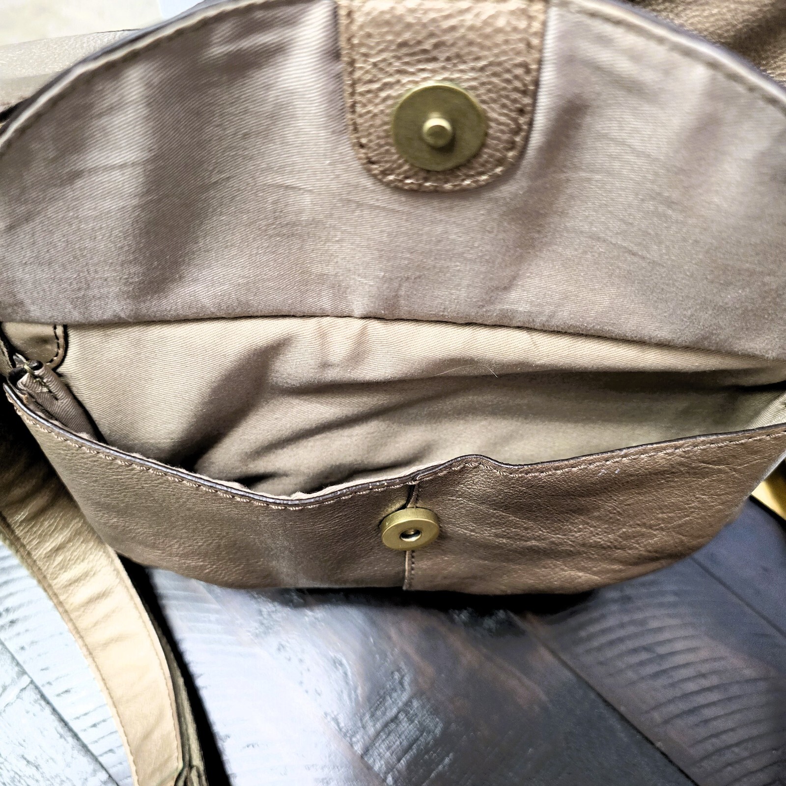 FOSSIL Medium Gold Metallic Leather Crossbody Bag – Long Live Vintage Collection