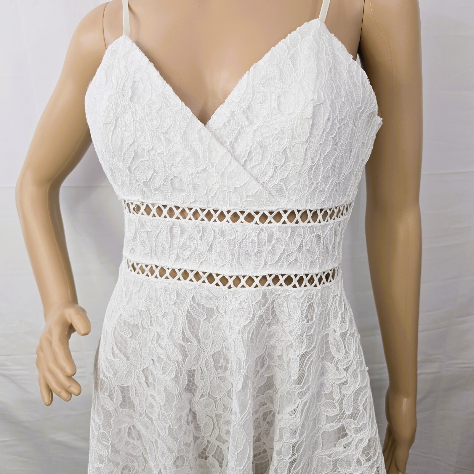 Francesca’s Trixxi White Lace Mini Dress M – Sleeveless Summer Party Look