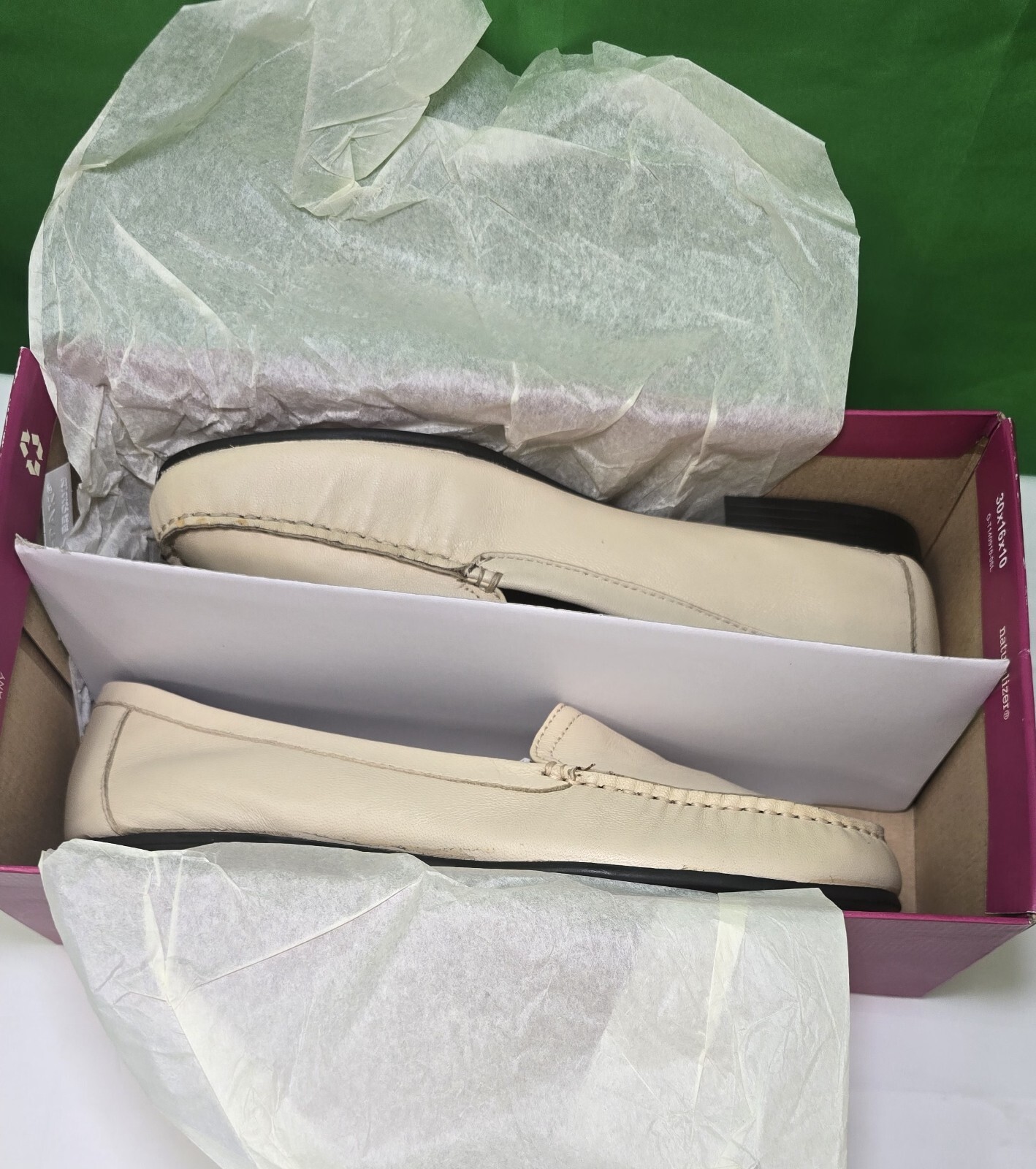 Naturalizer Women’s Loafers in Beige Leather – Brand New and Chic