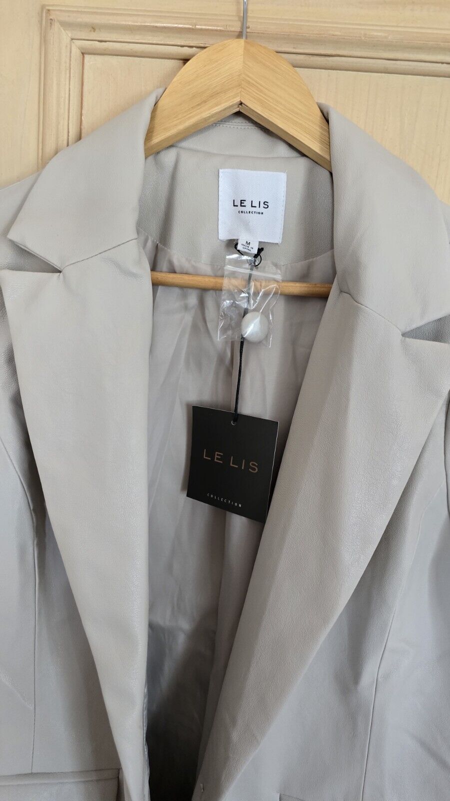 Le Lis Women’s Vegan Leather Blazer, Cream, Size M – Style Meets Sophistication