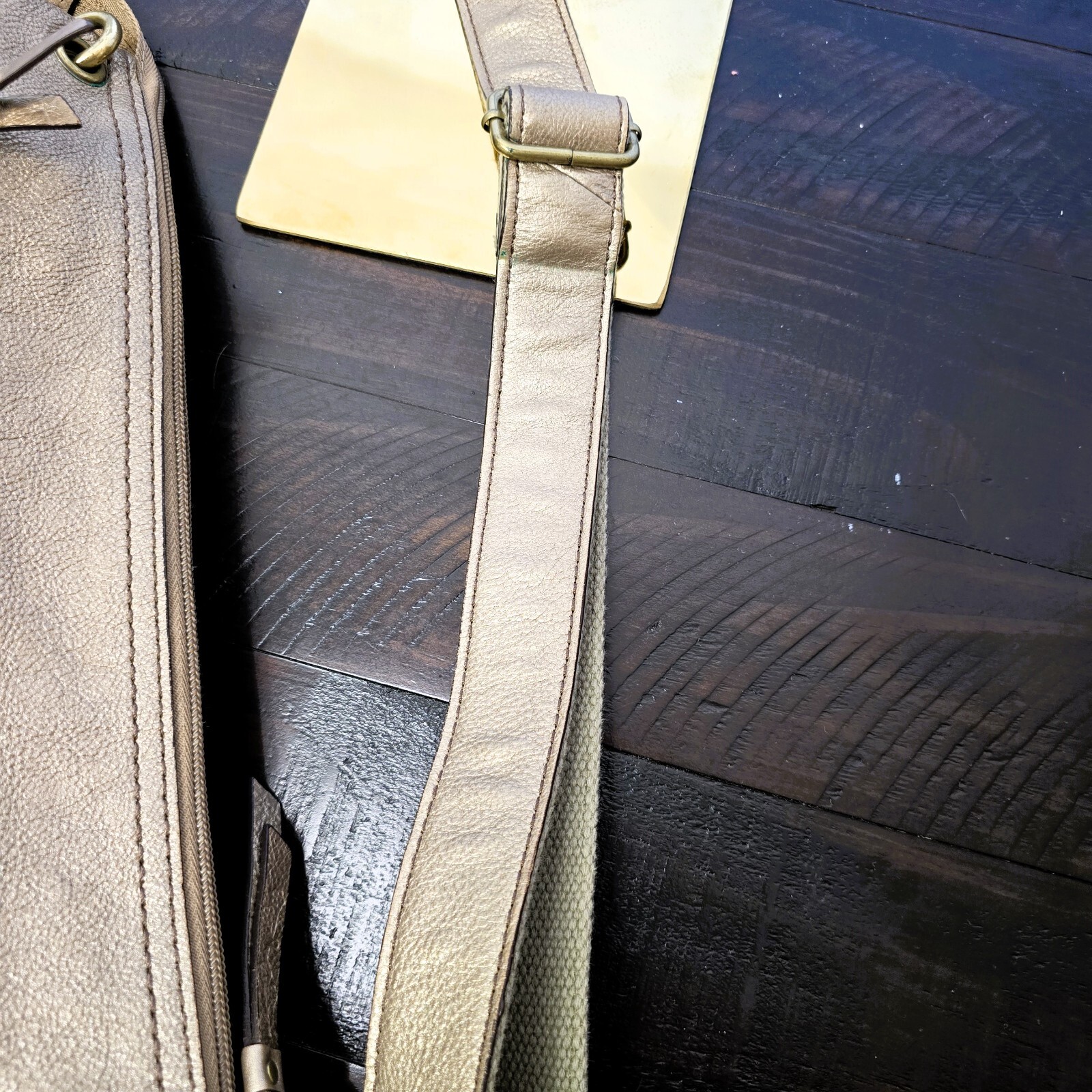 FOSSIL Medium Gold Metallic Leather Crossbody Bag – Long Live Vintage Collection