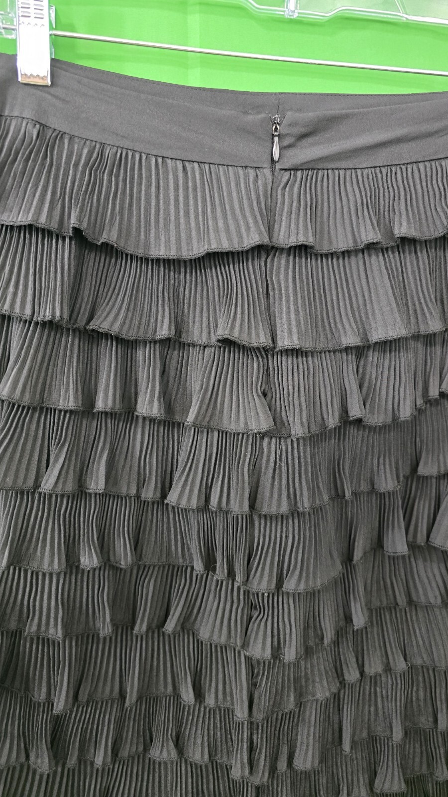 GRACIA Tiered Pleated Ruffles Knee-Length Skirt – Black – Size L