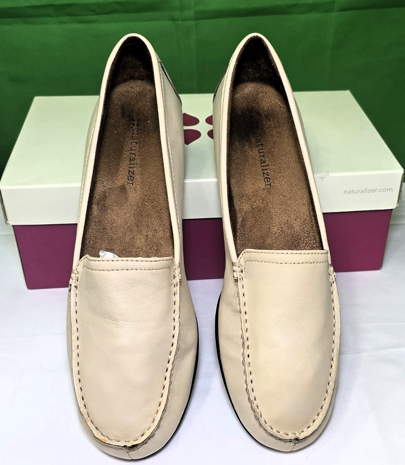 Naturalizer Women’s Loafers in Beige Leather – Brand New and Chic