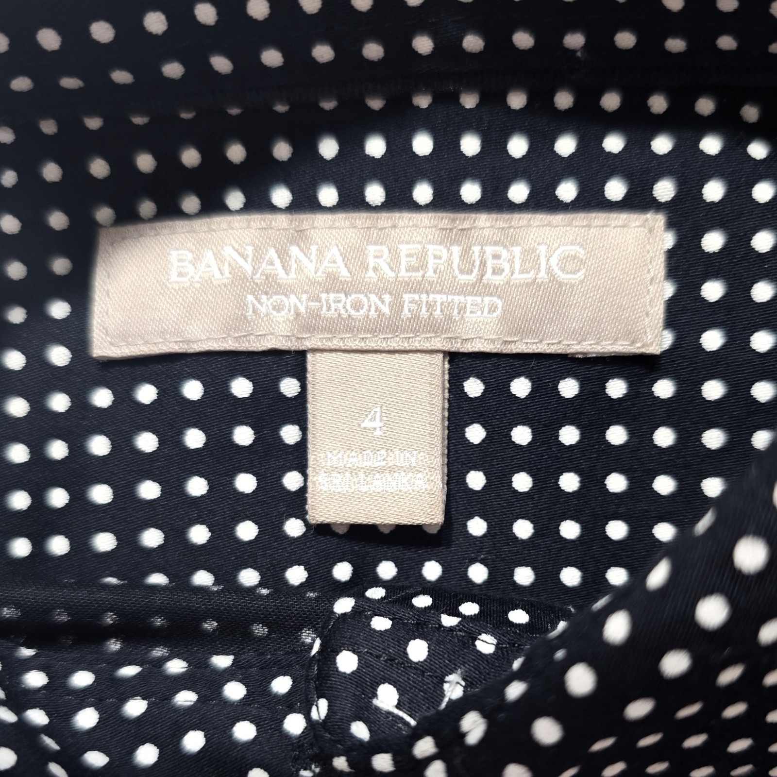 Banana Republic Women’s Slim-Fit Polka Dot Button Down Shirt Size 4 Black